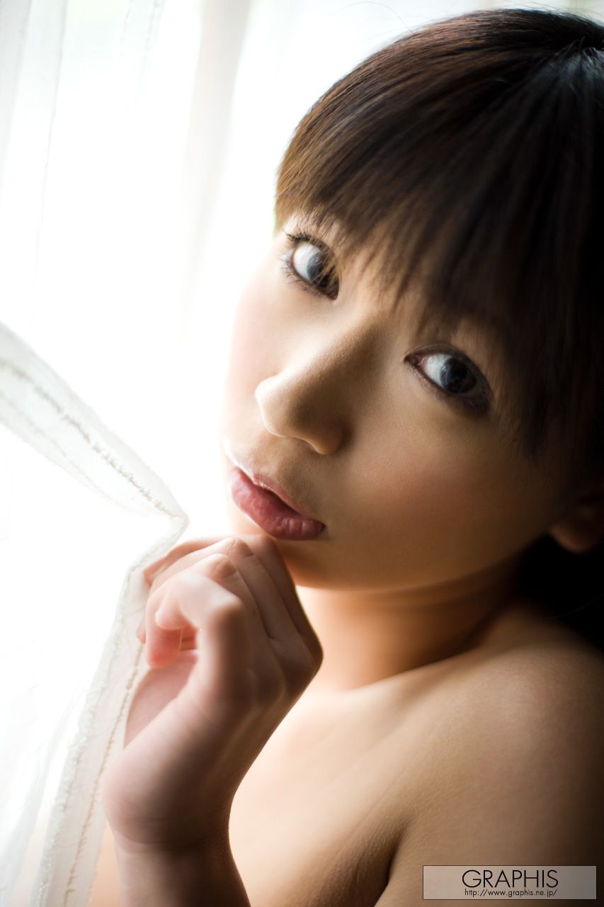 Hitomi Tsuji 辻仁美 [Graphis] First Gravure 初脱ぎ娘