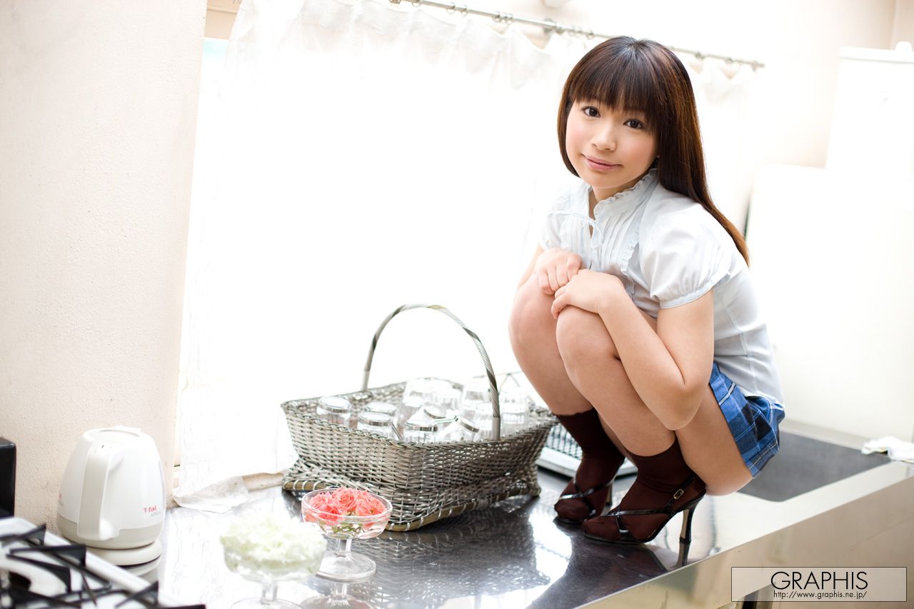 Hitomi Tsuji 辻仁美 [Graphis] First Gravure 初脱ぎ娘