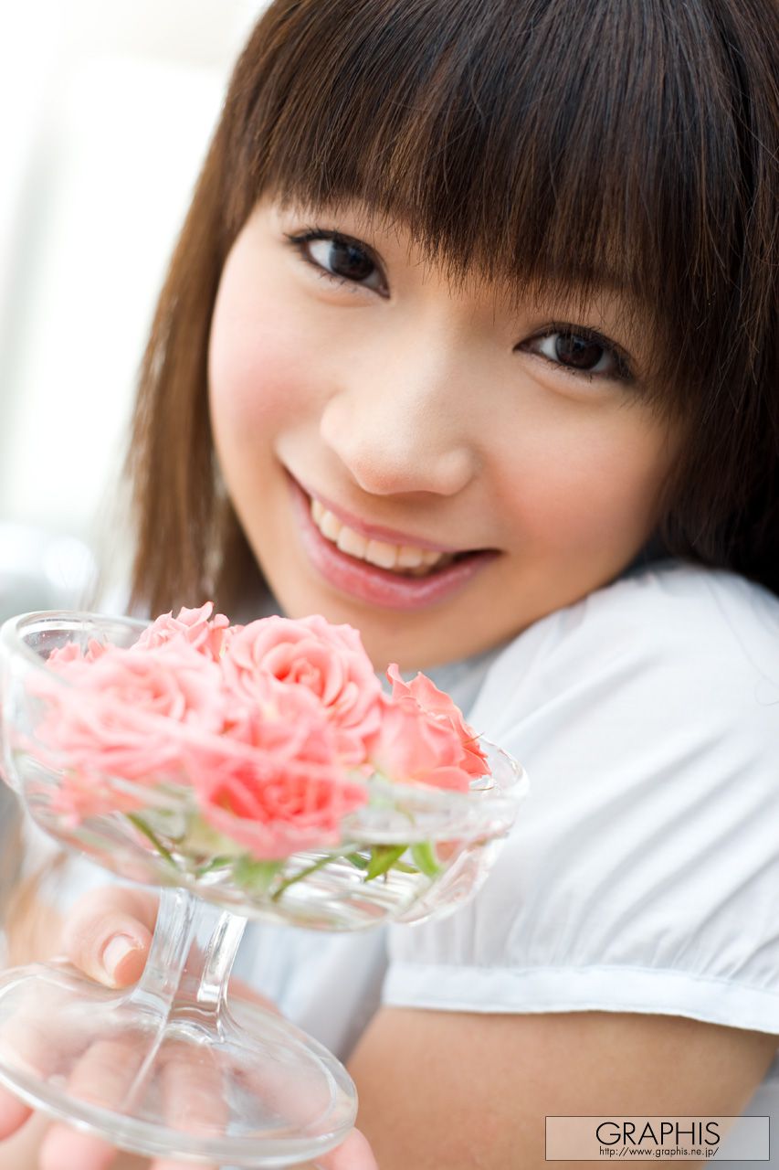 Hitomi Tsuji 辻仁美 [Graphis] First Gravure 初脱ぎ娘
