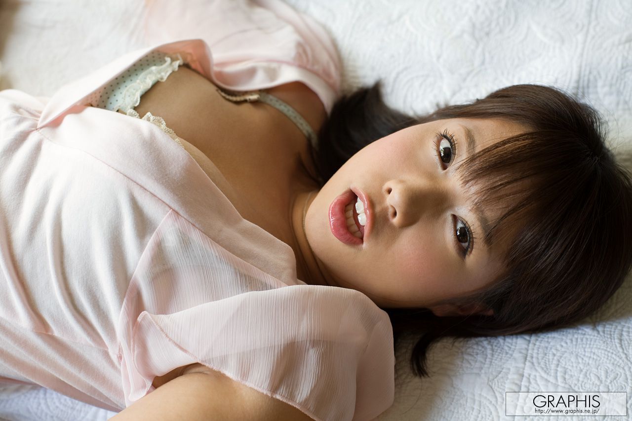 An Shinohara 篠原杏 [Graphis] First Gravure 初脱ぎ娘
