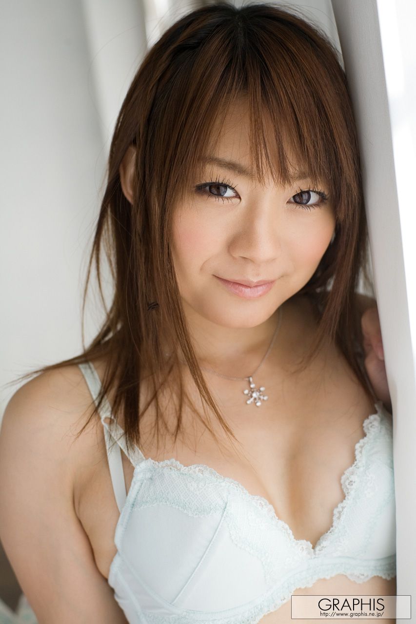 Mayuka Akimoto 秋元まゆ花 [Graphis] First Gravure 初脱ぎ娘