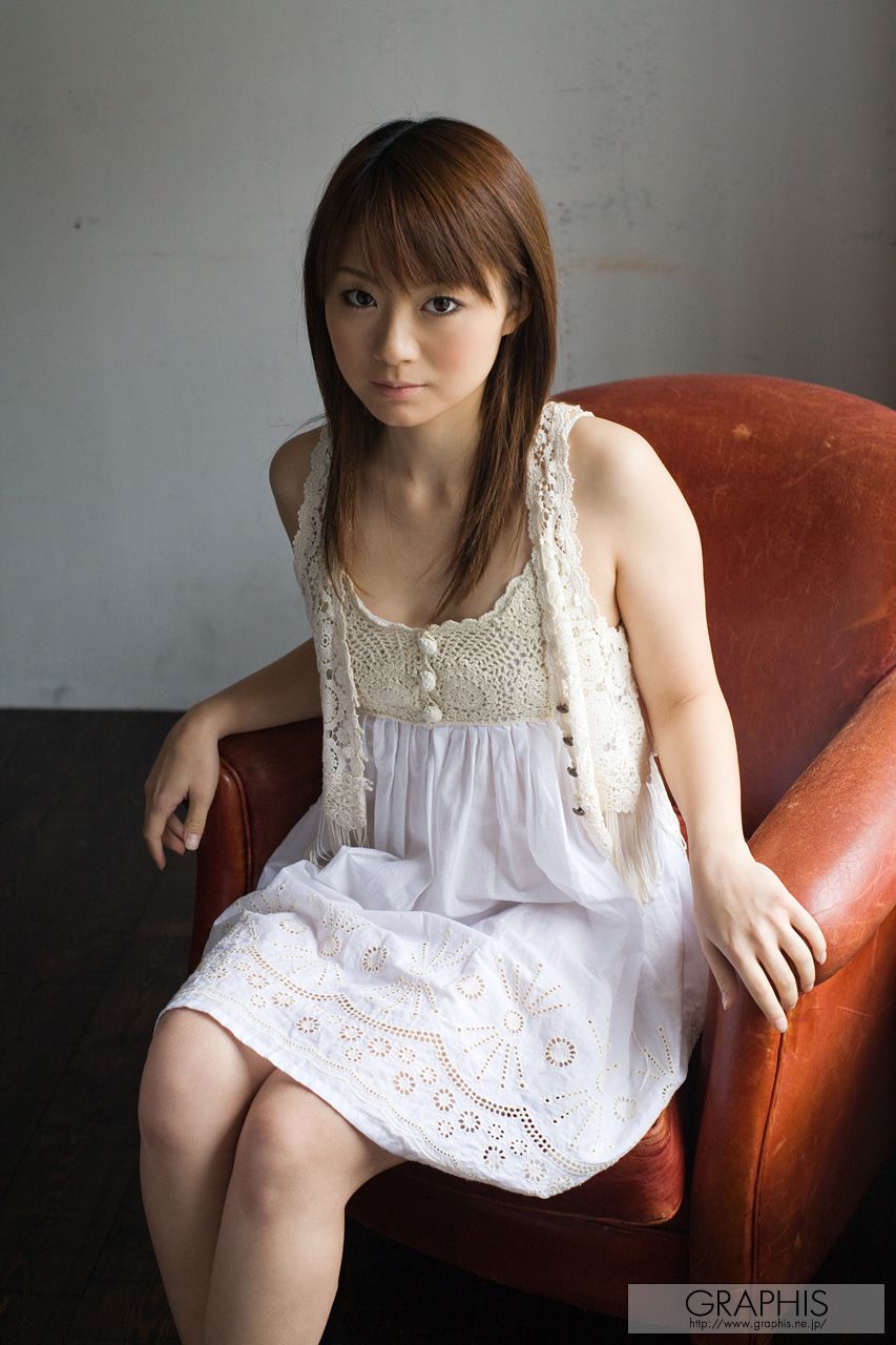 Mayuka Akimoto 秋元まゆ花 [Graphis] First Gravure 初脱ぎ娘