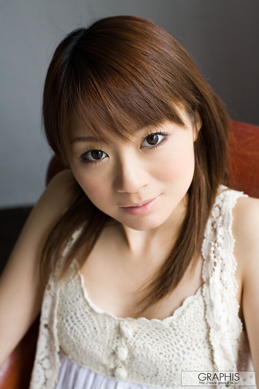 Mayuka Akimoto 秋元まゆ花 [Graphis] First Gravure 初脱ぎ娘