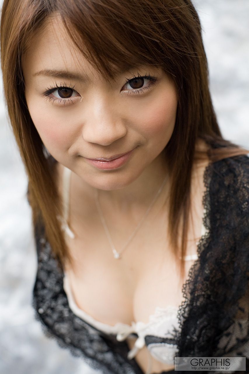 Mayuka Akimoto 秋元まゆ花 [Graphis] First Gravure 初脱ぎ娘