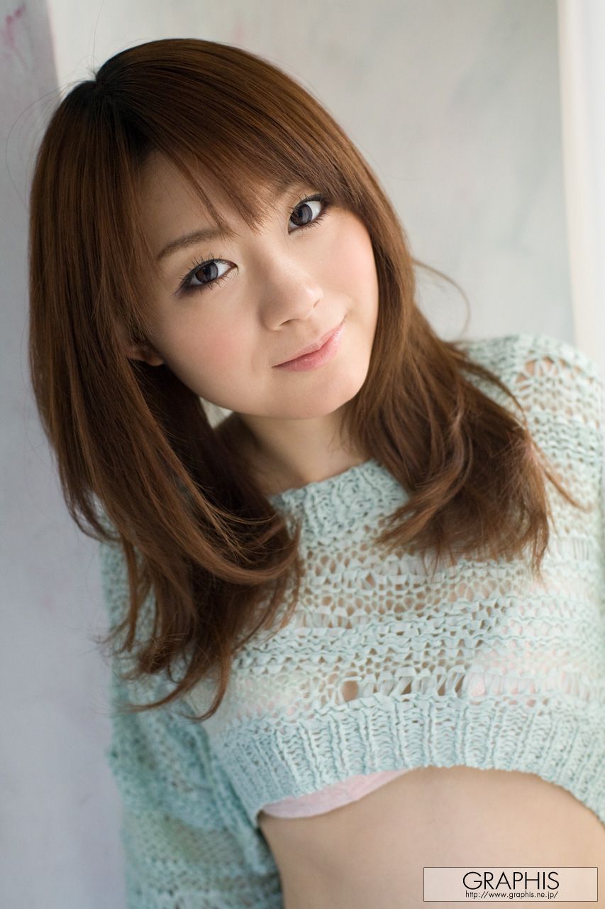 Mayuka Akimoto 秋元まゆ花 [Graphis] First Gravure 初脱ぎ娘