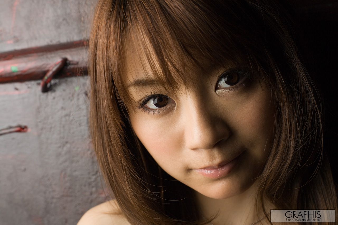 Mayuka Akimoto 秋元まゆ花 [Graphis] First Gravure 初脱ぎ娘