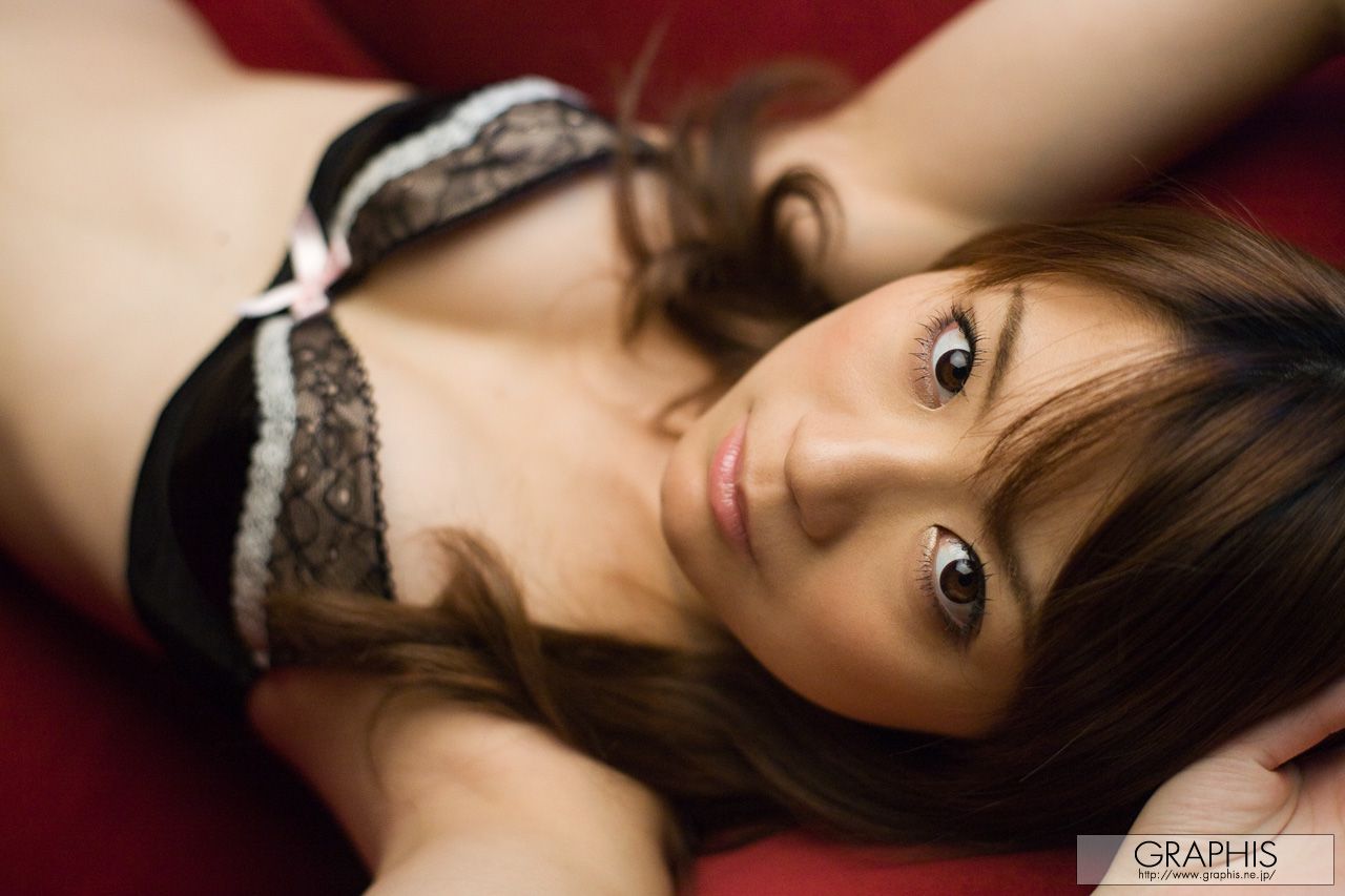Mayuka Akimoto 秋元まゆ花 [Graphis] First Gravure 初脱ぎ娘