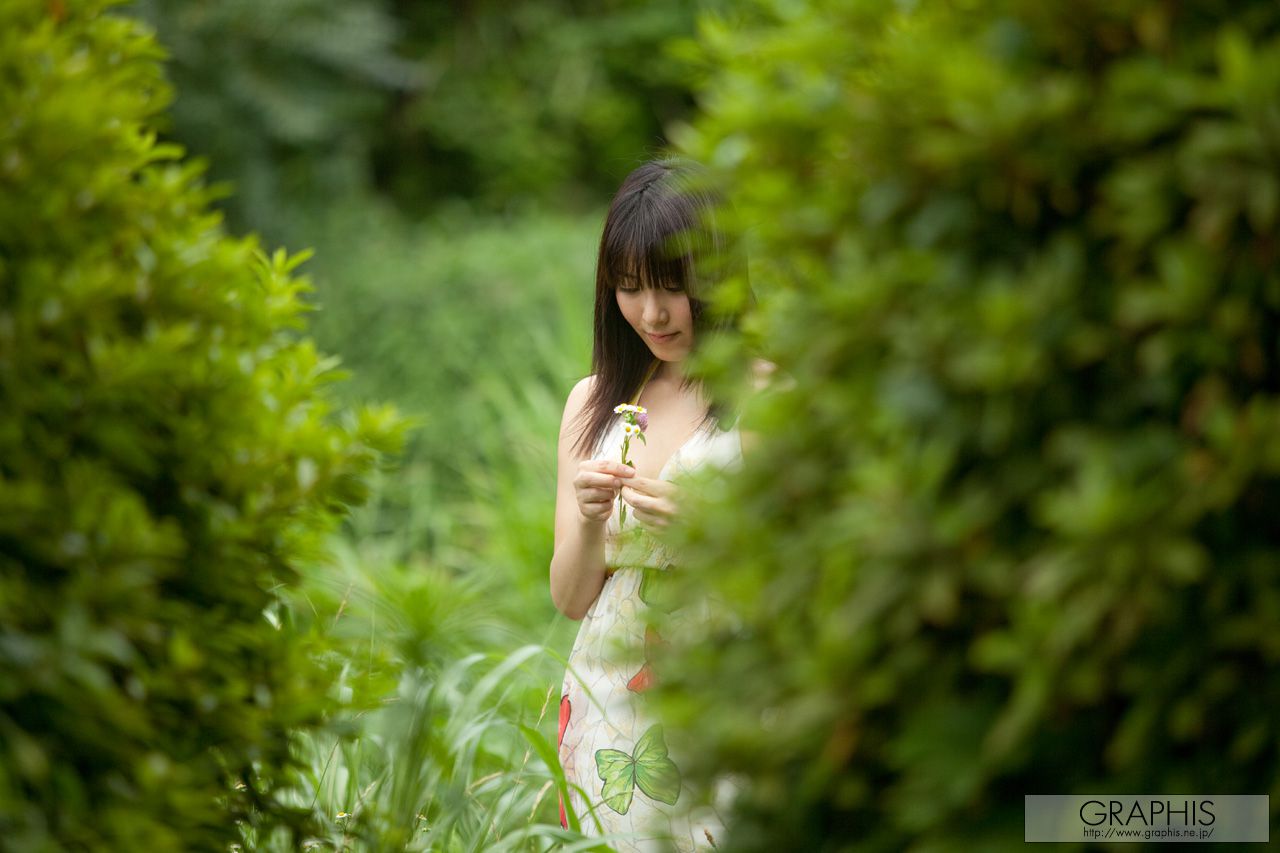 由爱可奈《The More Radical》 [Graphis] Gals