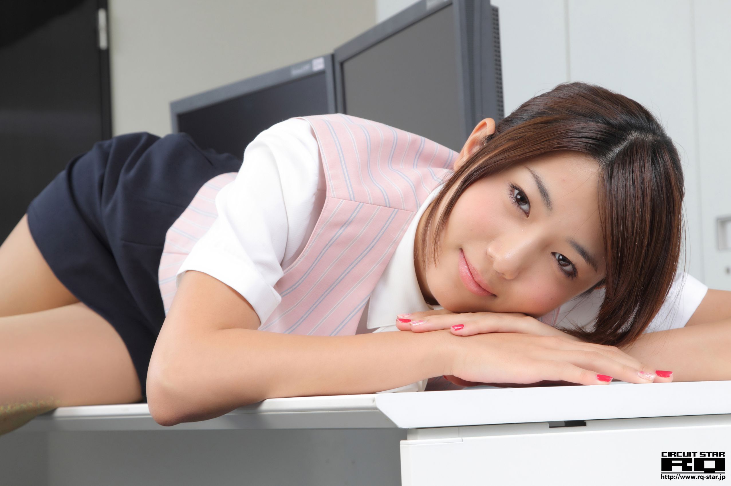 [RQ-STAR] NO.00583 Naoho Ichihashi 市橋直歩 Office Lady 写真集
