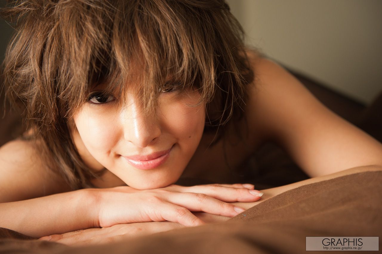 Nana Ninomiya 二宮ナナ [Graphis] First Gravure 初脱ぎ娘