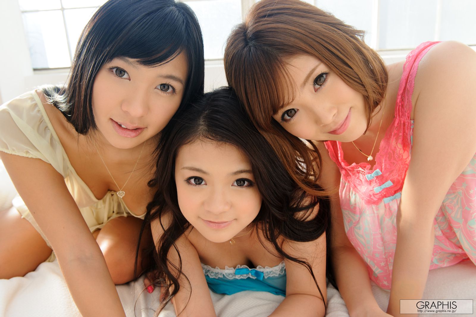 鹤田かな、加藤リナ、小仓奈々 [Graphis] Special Girls Gravure