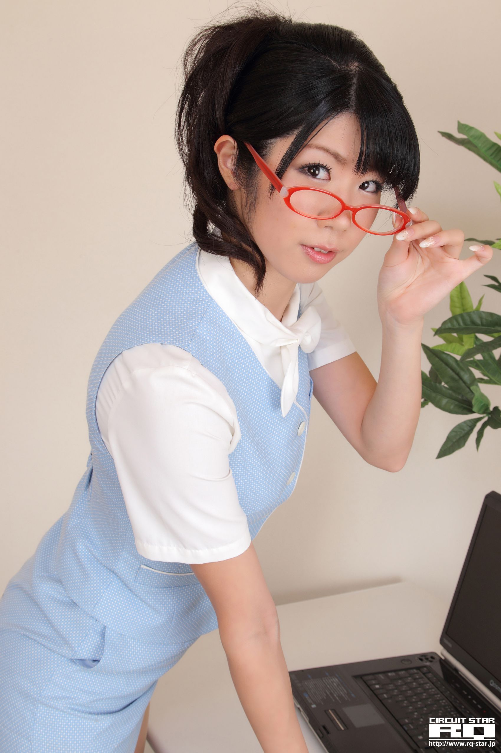 [RQ-STAR] NO.00614 Aoi Usami 宇佐美あおい Office Lady 写真集