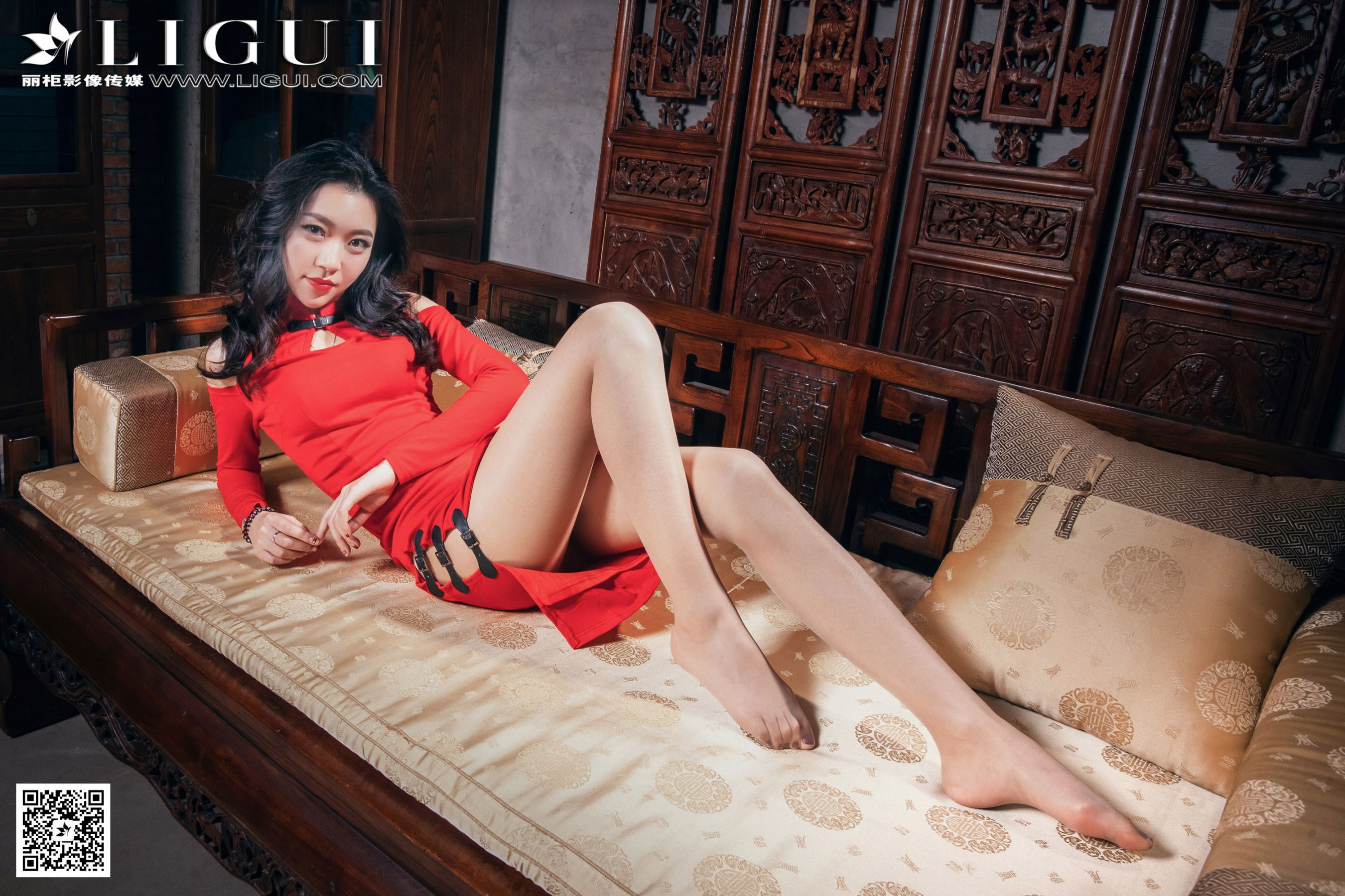 Model 文欣《古典红色旗袍》 [丽柜] 丝袜美足