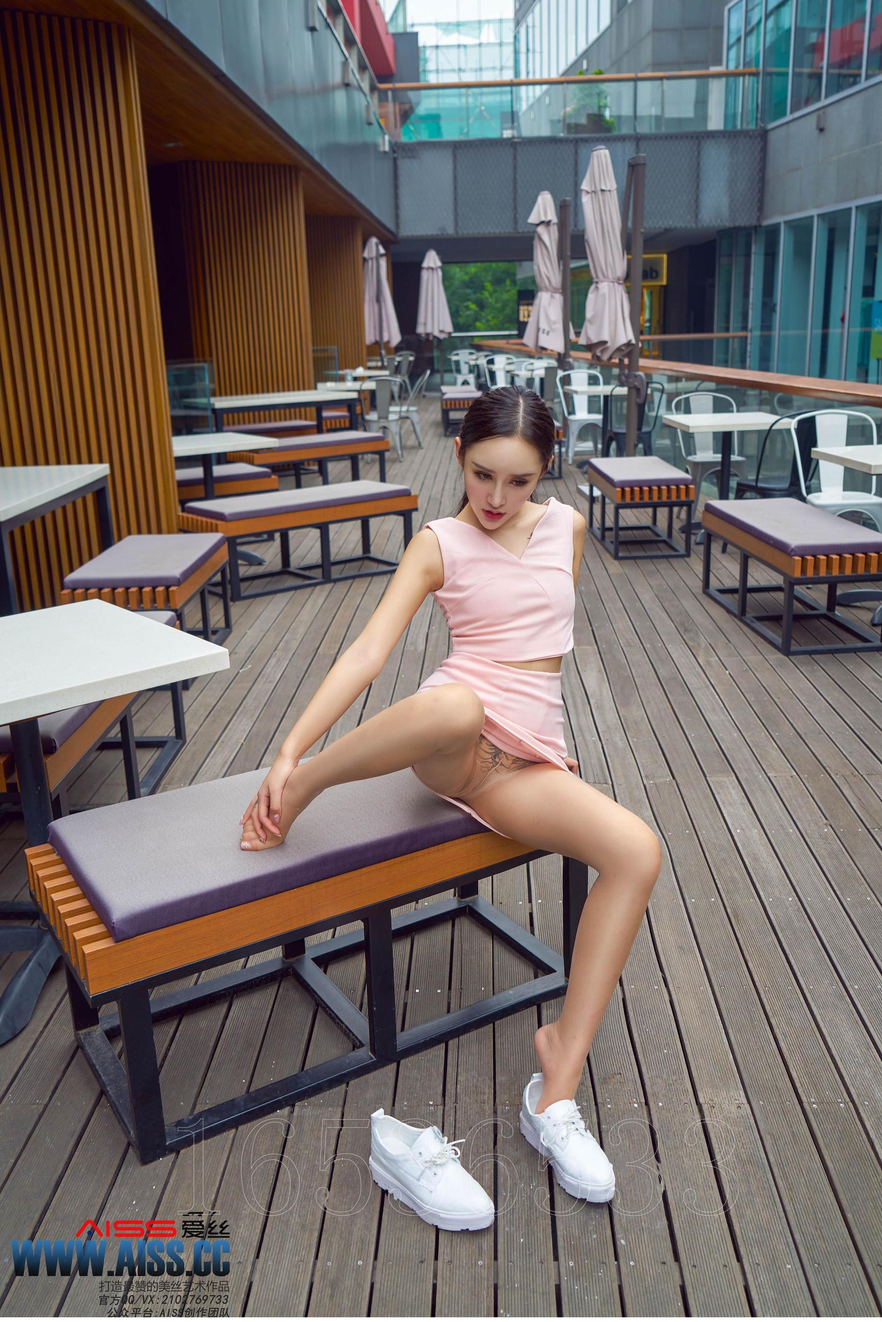 欣杨《街角美人》 [AISS爱丝] F6034