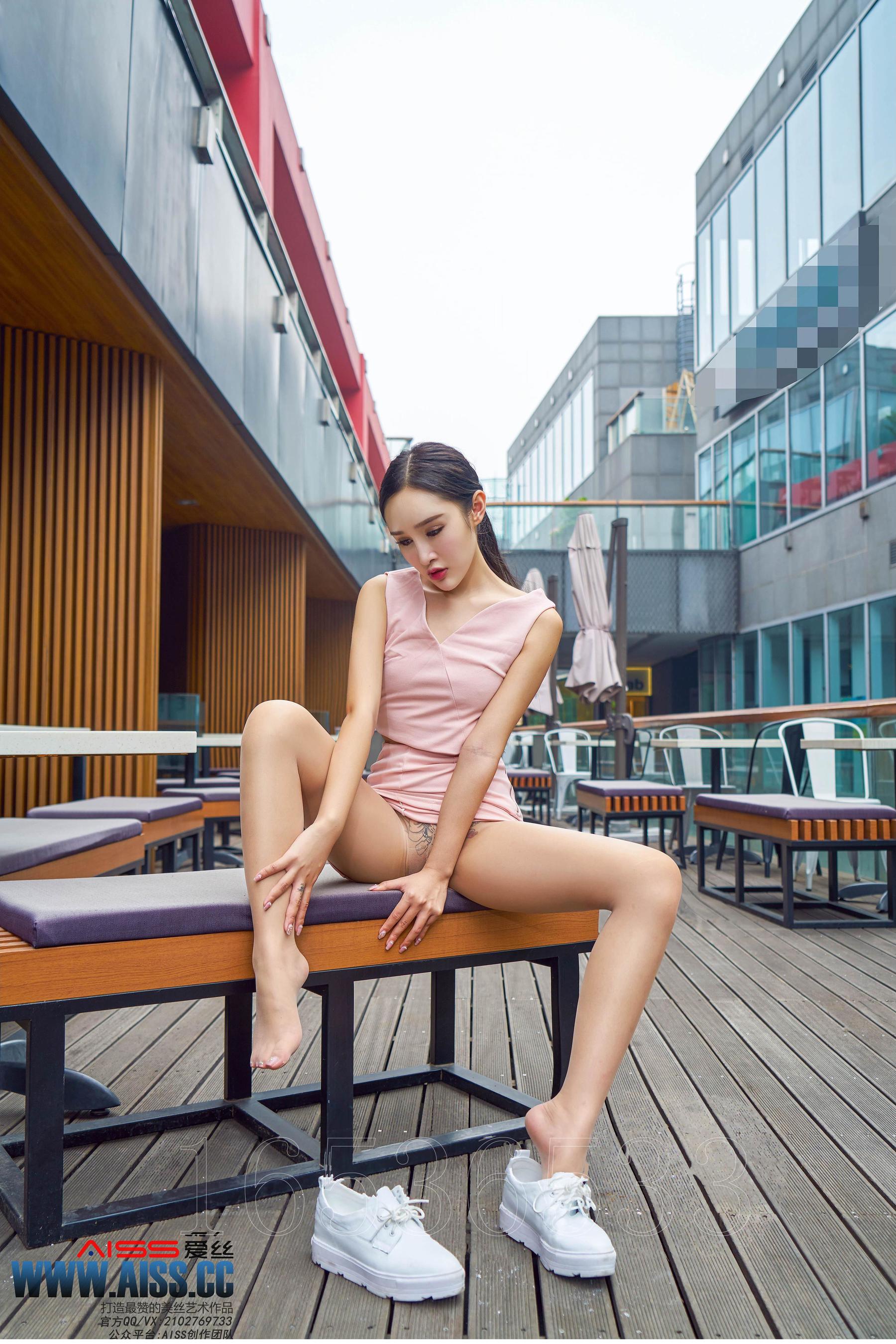 欣杨《街角美人》 [AISS爱丝] F6034