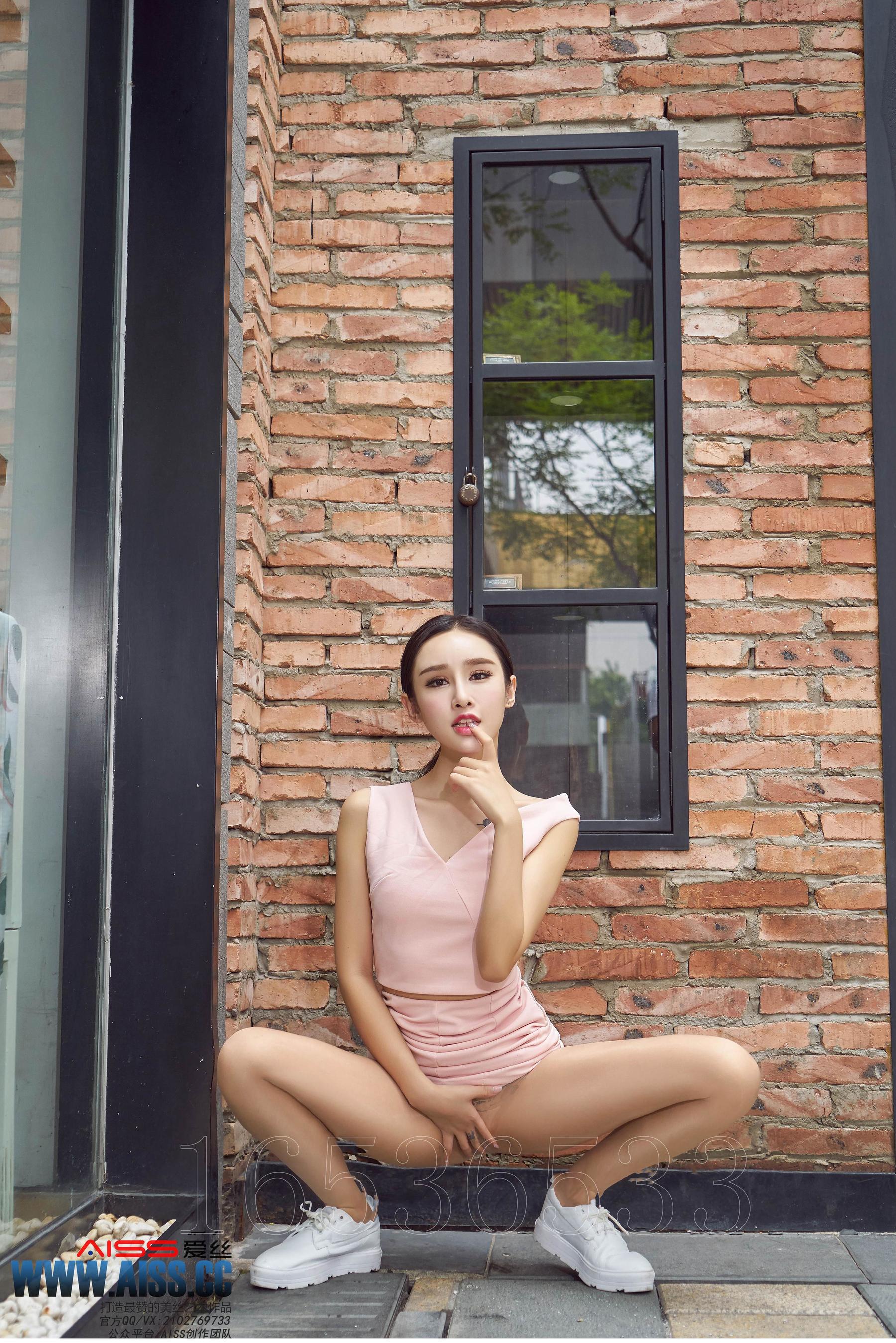 欣杨《街角美人》 [AISS爱丝] F6034