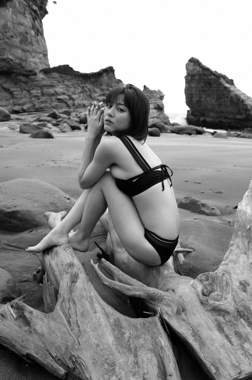 杉本有美《息をのむほど美しい》 [WPB-net] No.147