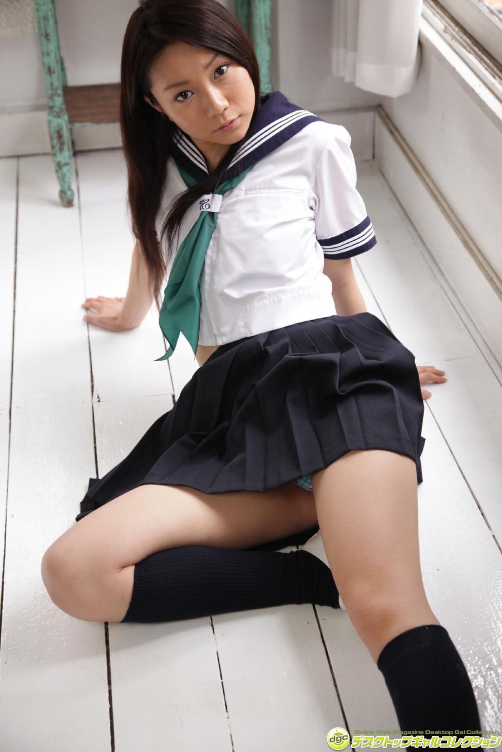 ほしの智世/星野智世《制服少女☆智世の究極の萌えポーズで挑発！》 [DGC]