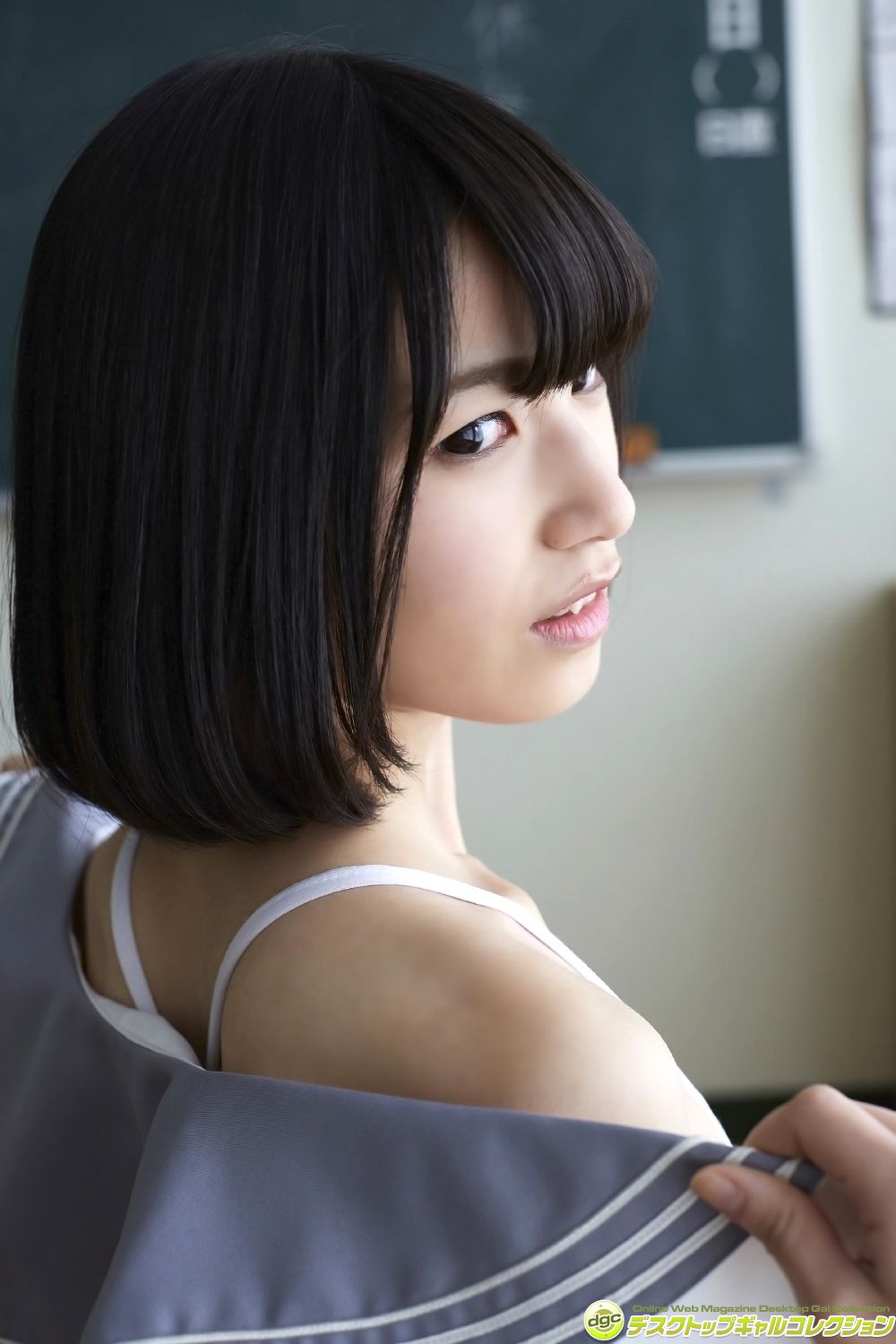 村上りいな《グミとアイドル大好きな美少女の制服物語！》 [DGC]