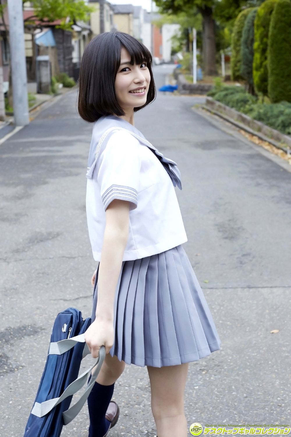 村上りいな《グミとアイドル大好きな美少女の制服物語！》 [DGC]