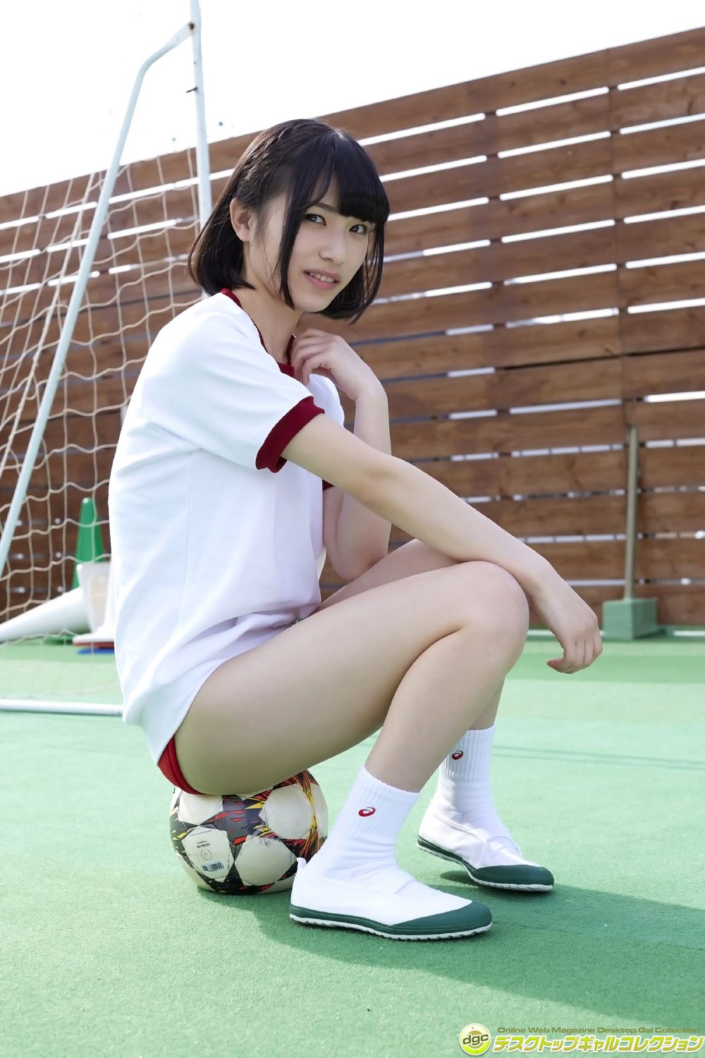 村上りいな《グミとアイドル大好きな美少女の制服物語！》 [DGC]
