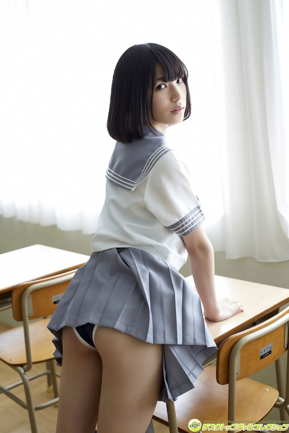 村上りいな《グミとアイドル大好きな美少女の制服物語！》 [DGC]