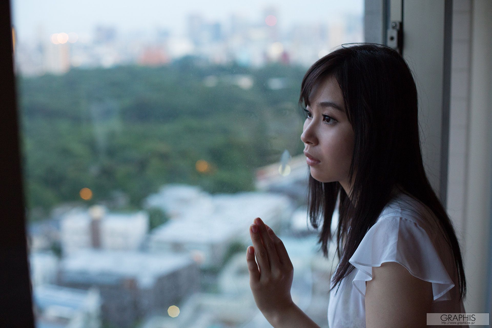 小川桃果 [Graphis] First Gravure 初脫ぎ娘