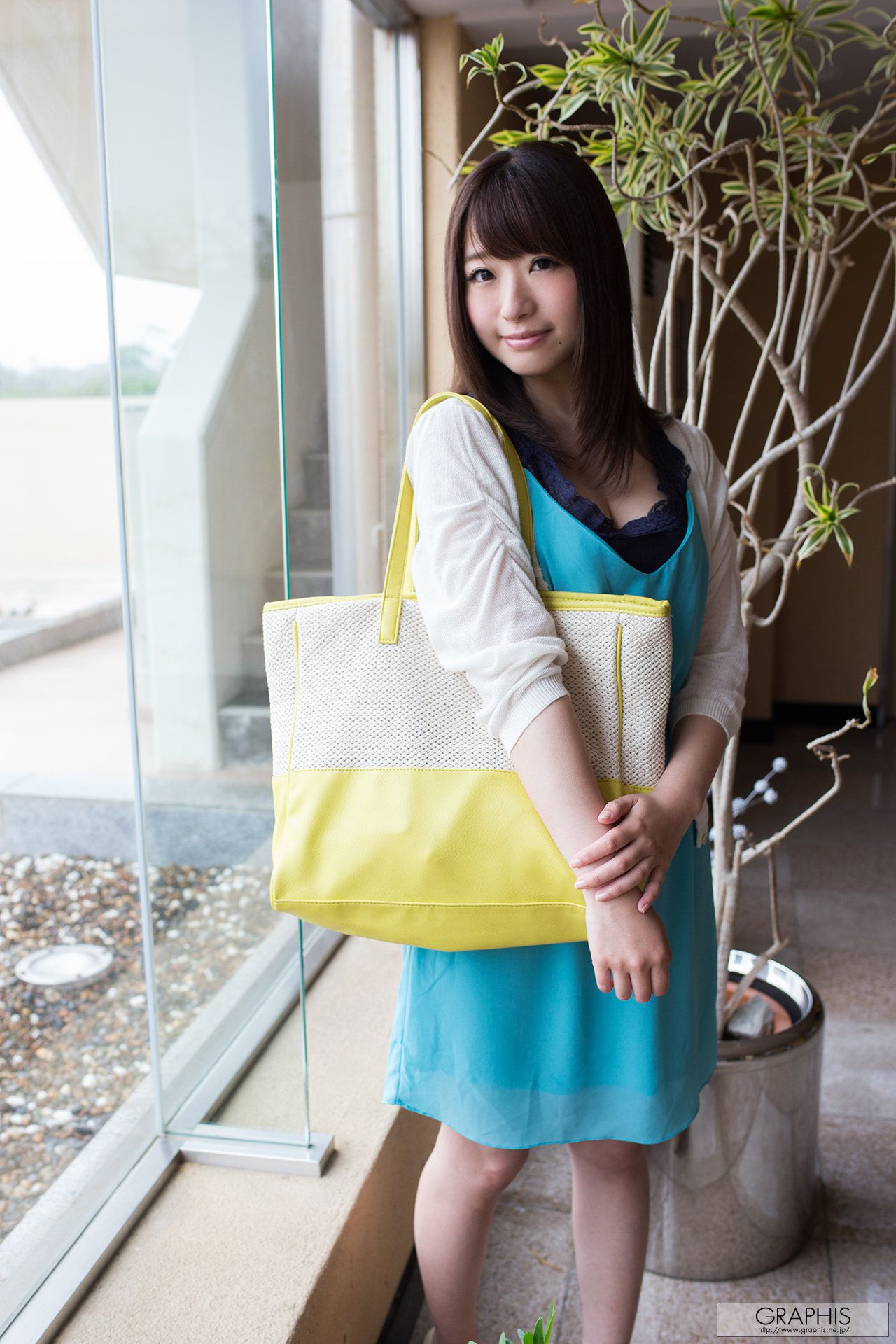 初美沙希《Caucus Race》 [Graphis] Gals