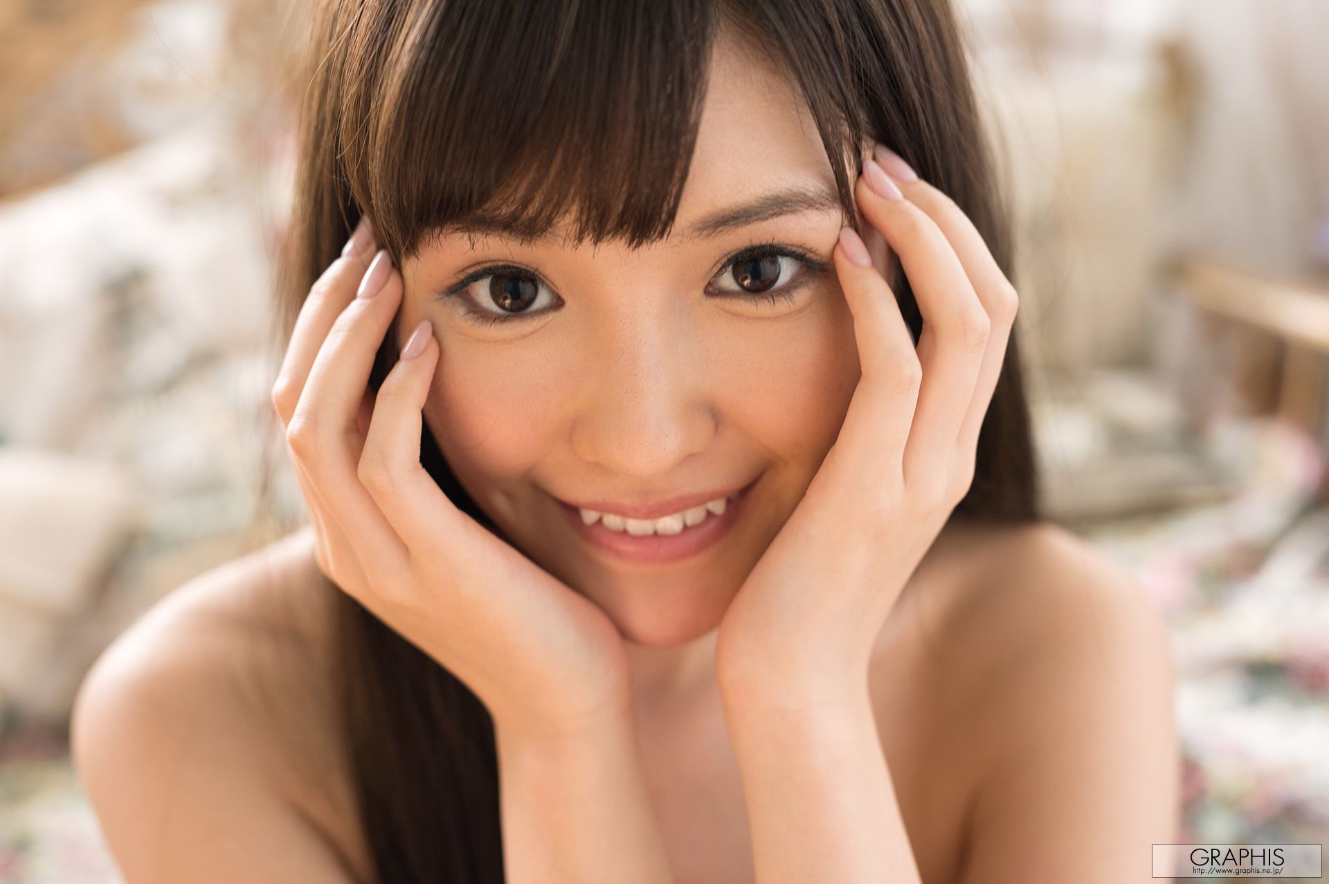 橋本ありな《Angel whisper》 [Graphis] Gals