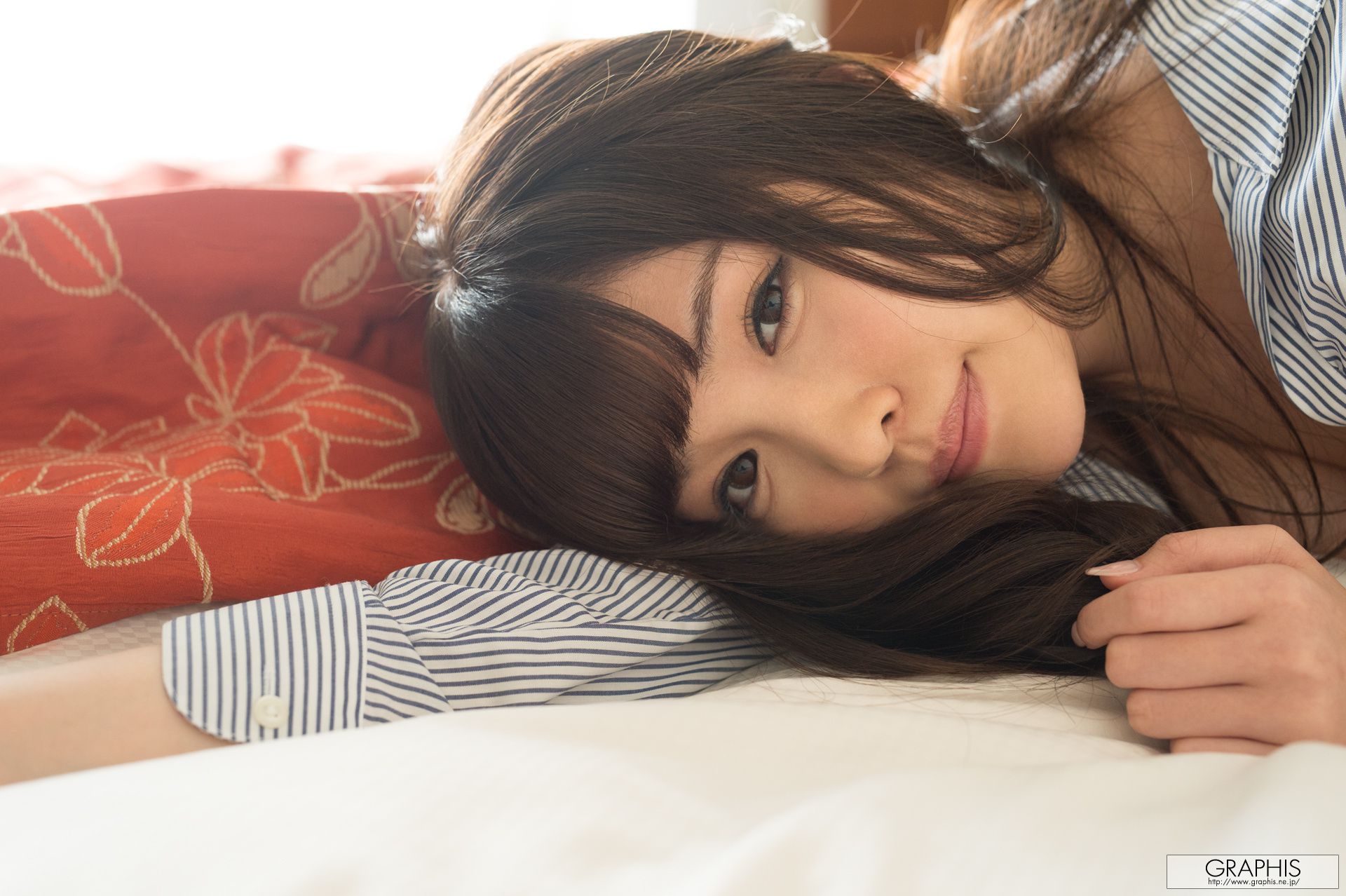 橋本ありな《Angel whisper》 [Graphis] Gals