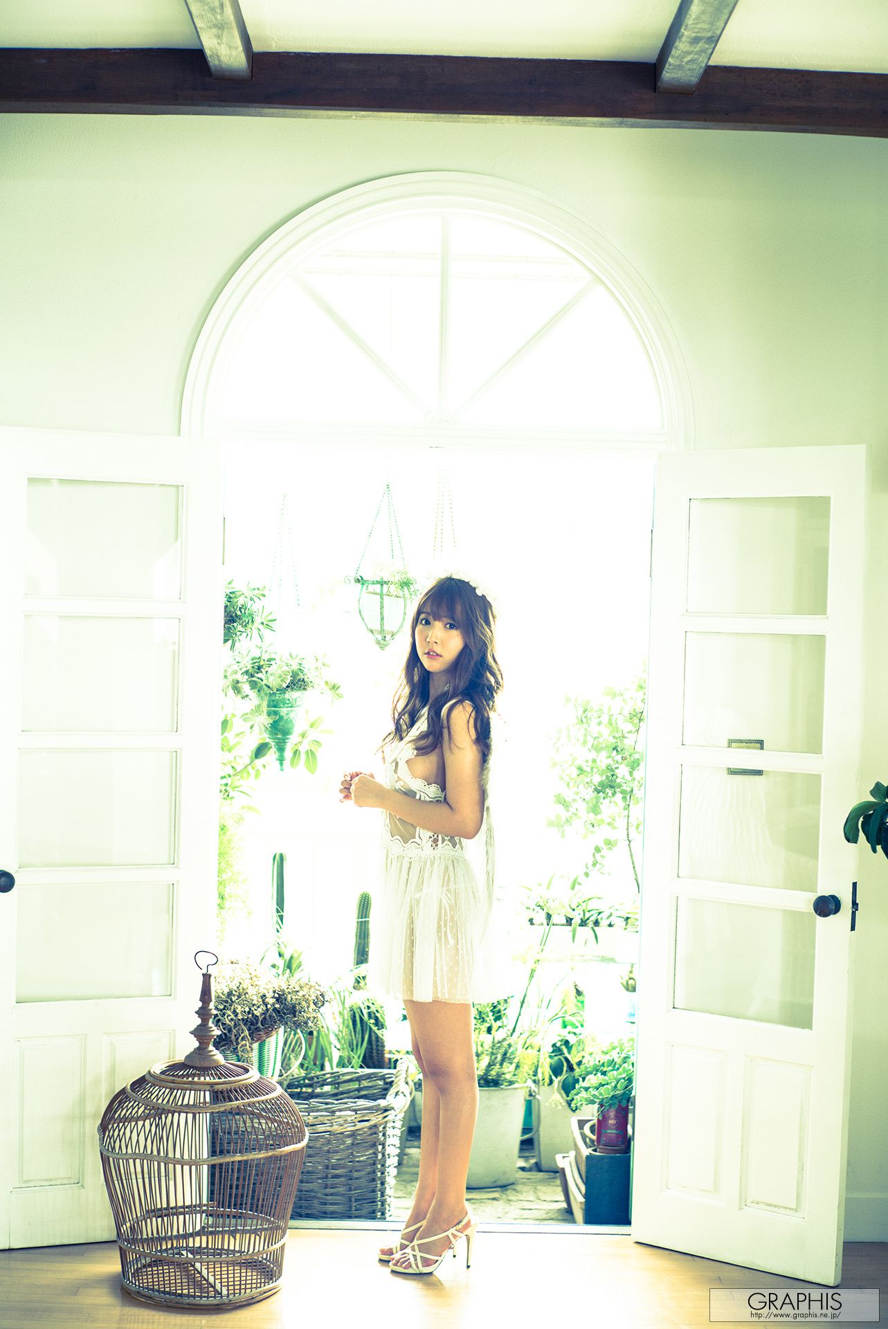 三上悠亜『Divine Sprout』 [Graphis] Gals