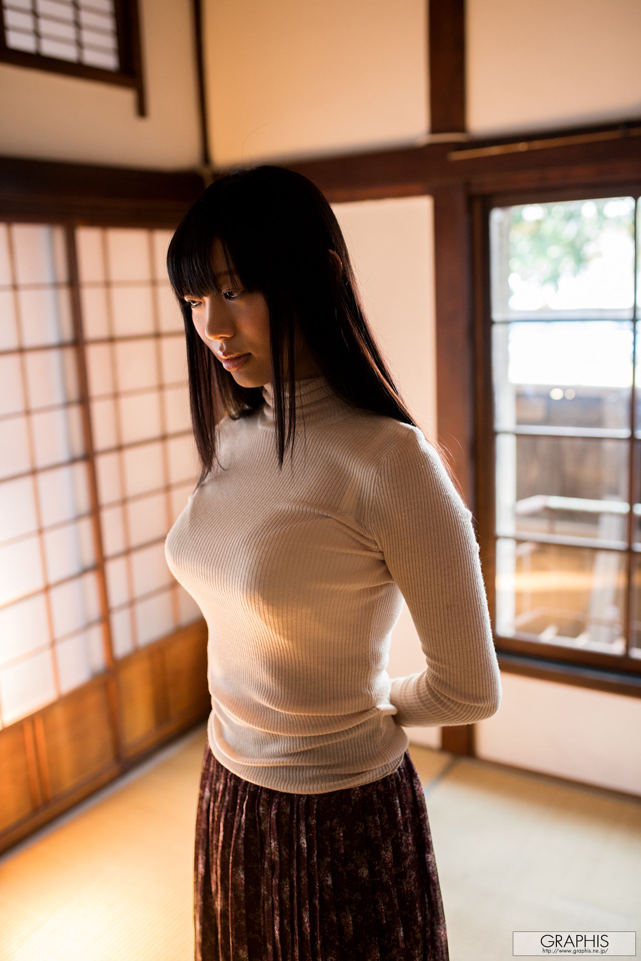 Kiritani Matsuri 桐谷まつり/桐谷まつり [Graphis] First Gravure 初脫ぎ娘