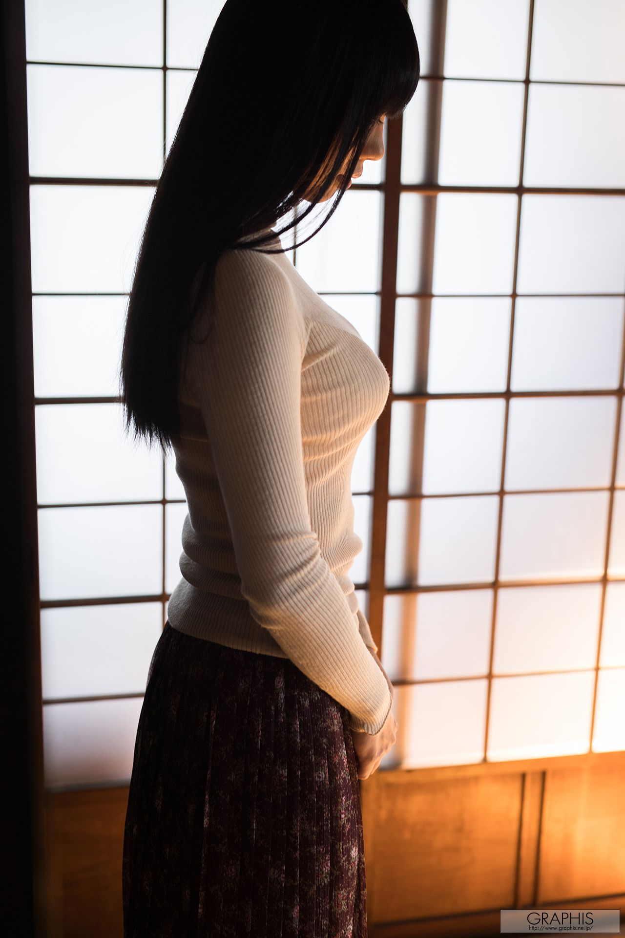 Kiritani Matsuri 桐谷まつり/桐谷まつり [Graphis] First Gravure 初脫ぎ娘