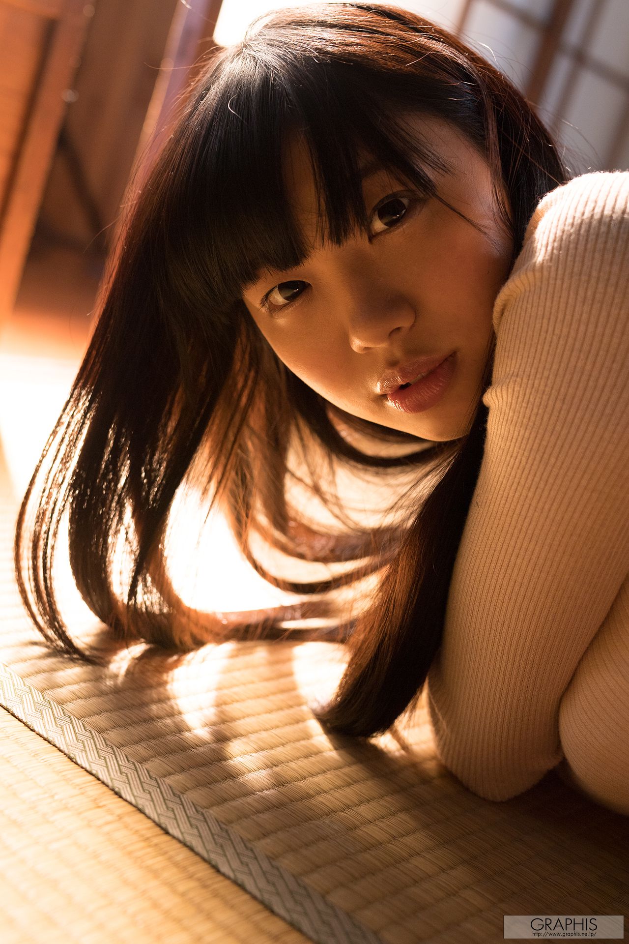 Kiritani Matsuri 桐谷まつり/桐谷まつり [Graphis] First Gravure 初脫ぎ娘