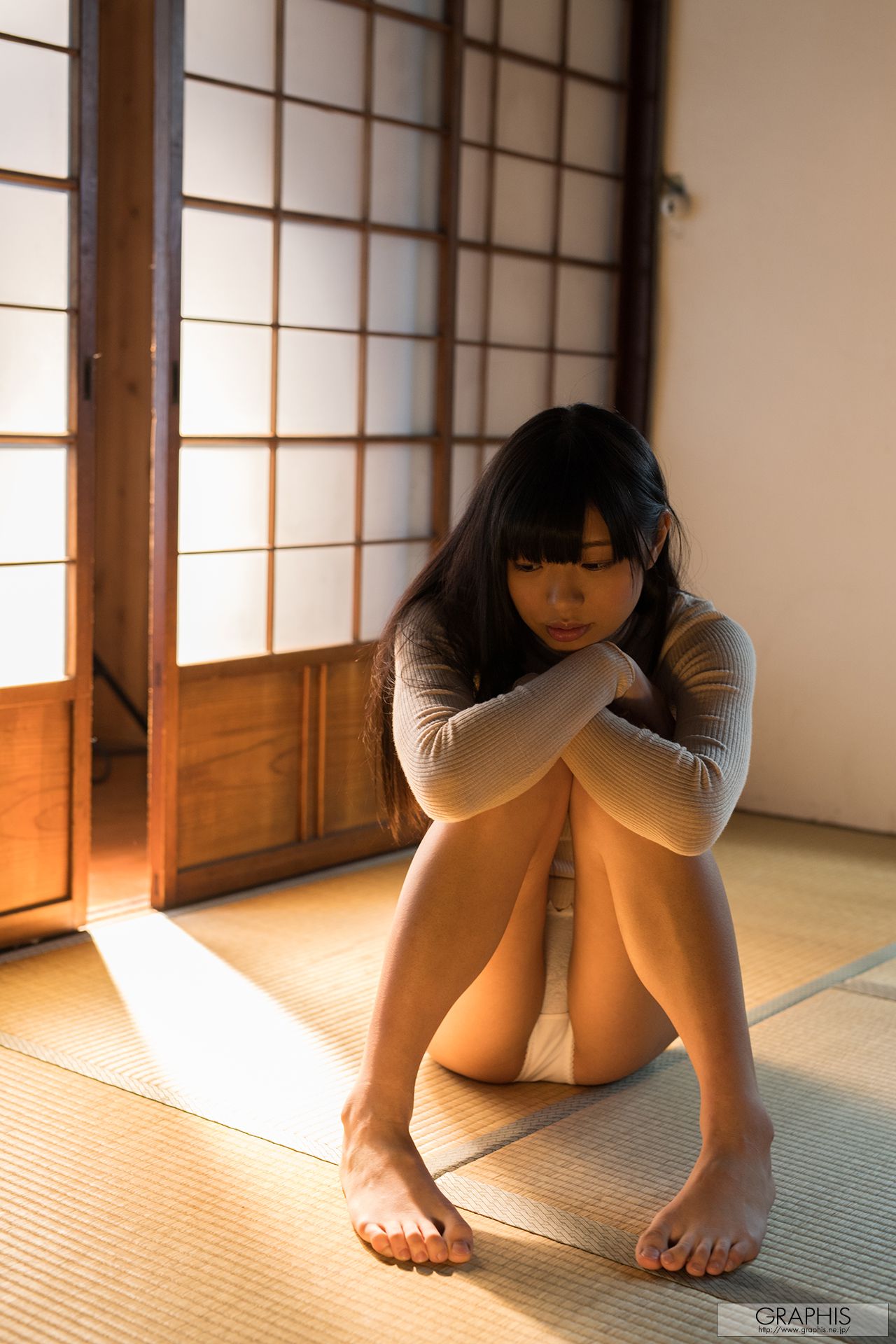 Kiritani Matsuri 桐谷まつり/桐谷まつり [Graphis] First Gravure 初脫ぎ娘