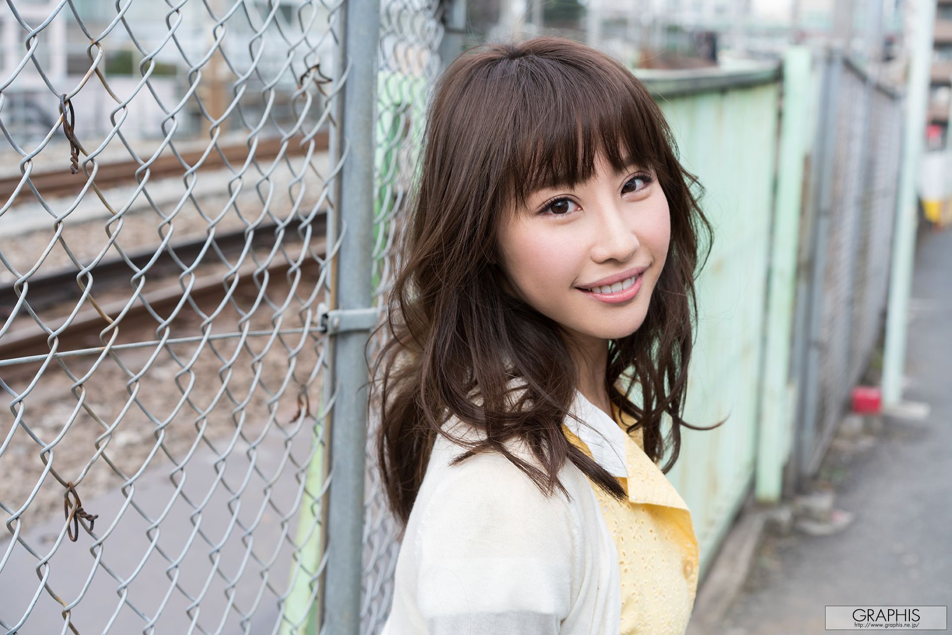 あやみ旬果『Sunbeams leaves』 [Graphis] Gals