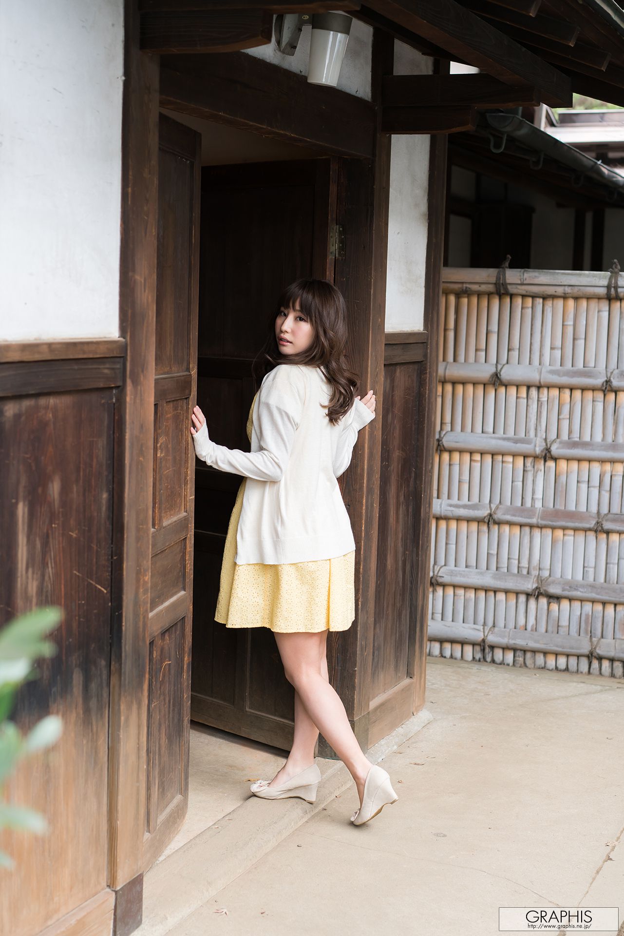 あやみ旬果『Sunbeams leaves』 [Graphis] Gals