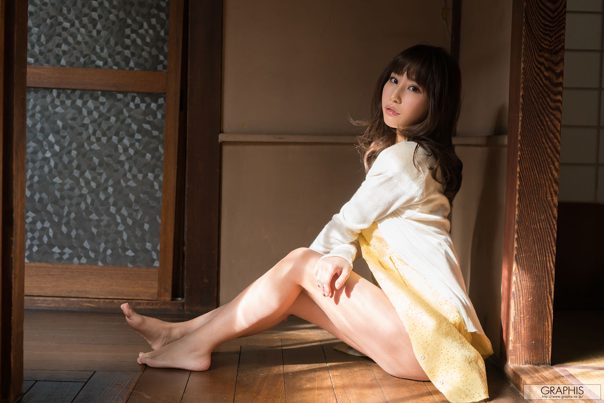 あやみ旬果『Sunbeams leaves』 [Graphis] Gals