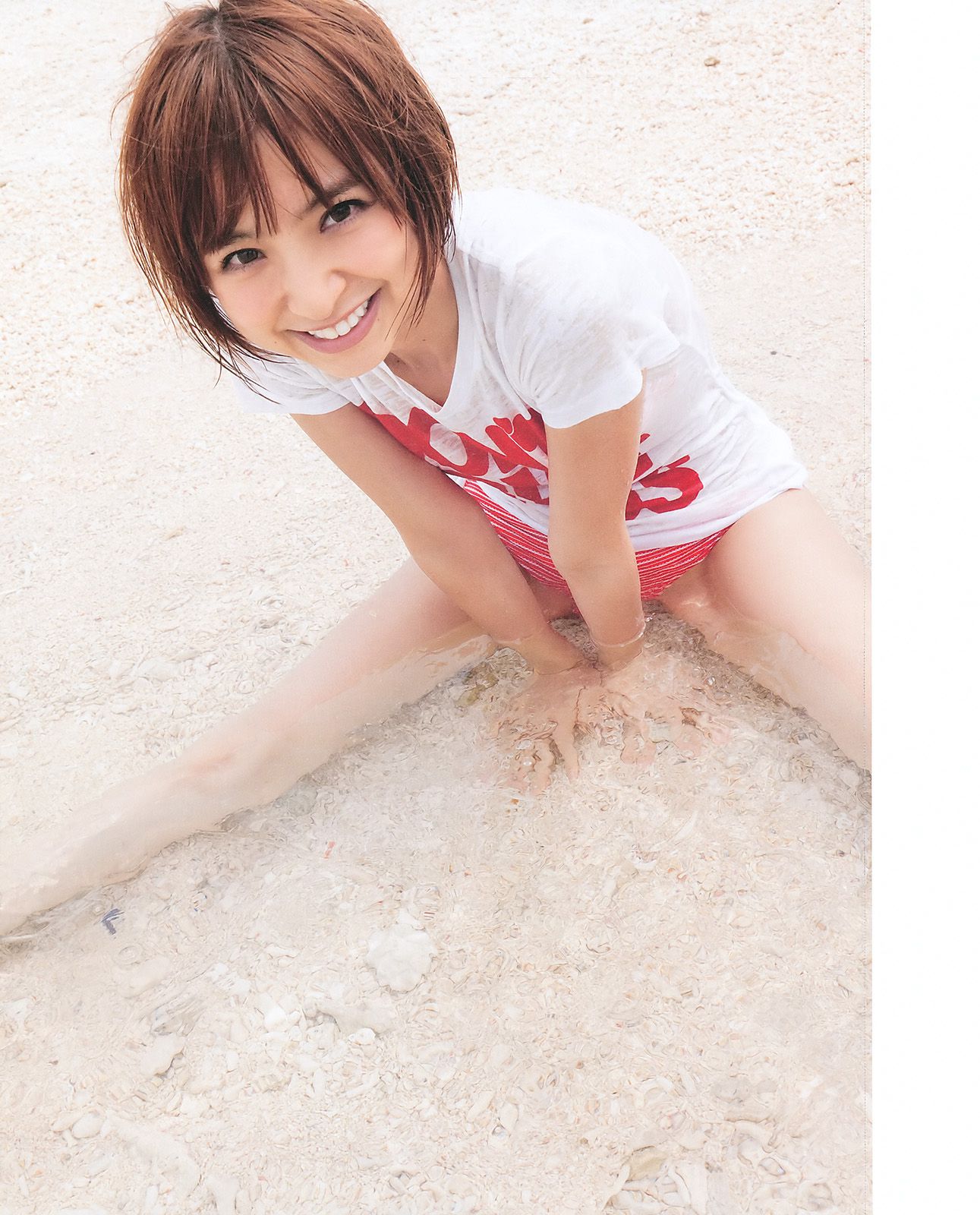 篠田麻里子 日南響子 [Weekly Young Jump] 2011年No.36-37写真杂志