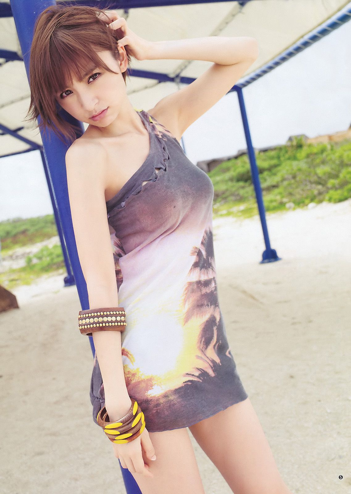 篠田麻里子 日南響子 [Weekly Young Jump] 2011年No.36-37写真杂志