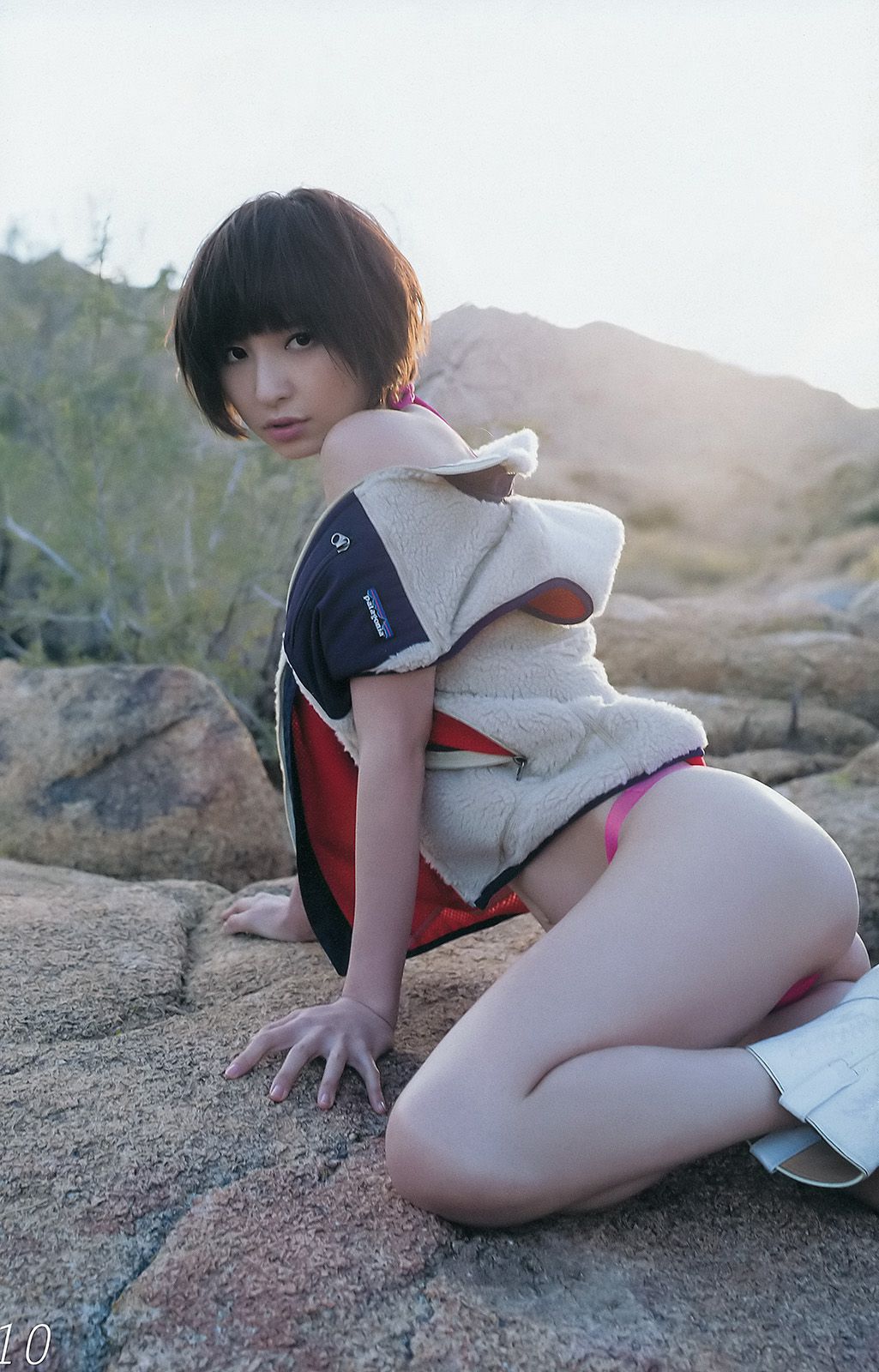 篠田麻里子《YJ完全独占！　1冊丸ごとALL篠田麻里子 in L.A.!!》 [Weekly Young Jump] 2015年No.04-05 写真杂志