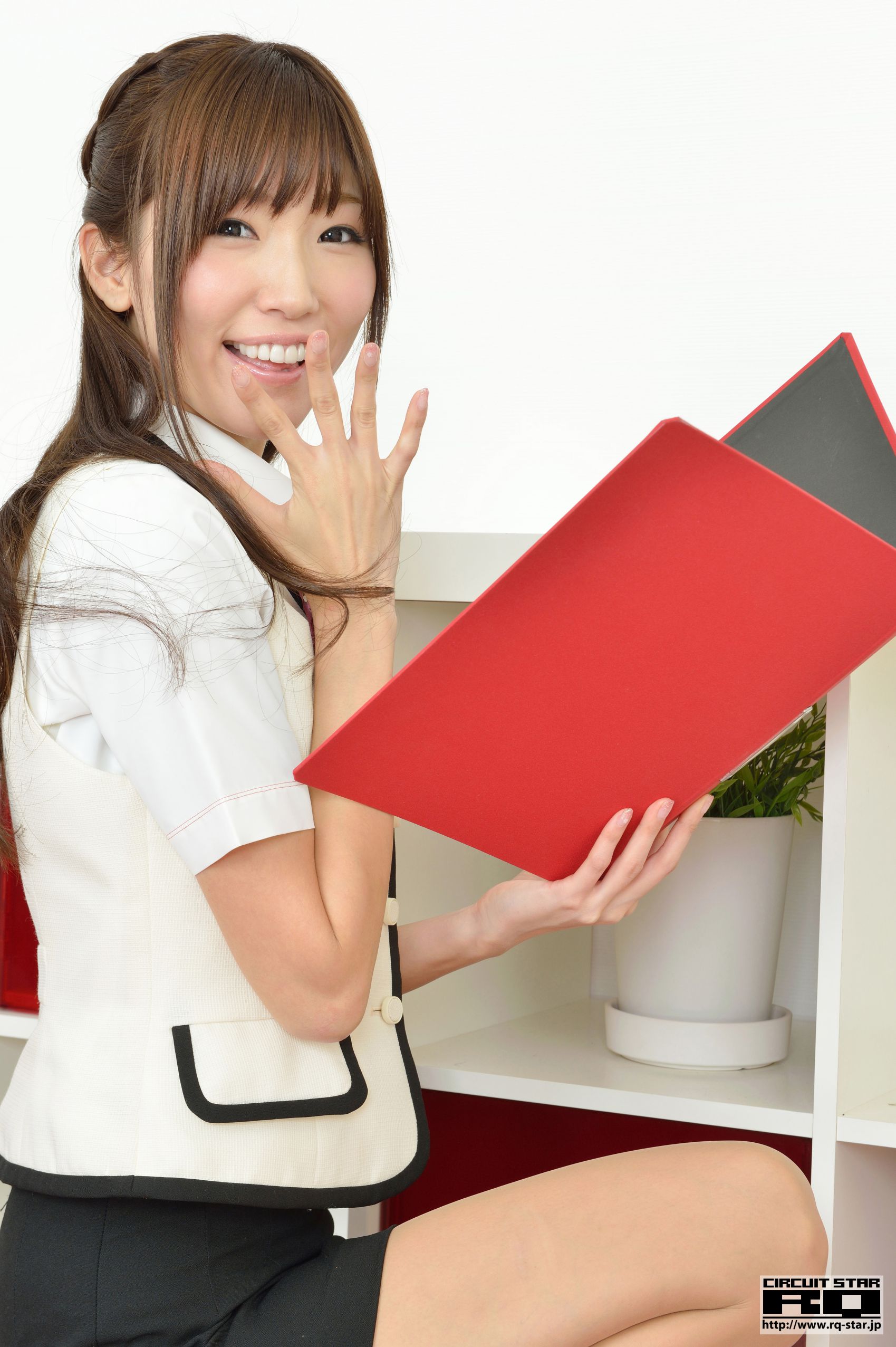 [RQ-STAR] NO.00793 美波千夏 Chinatsu Minami Office Lady 写真集