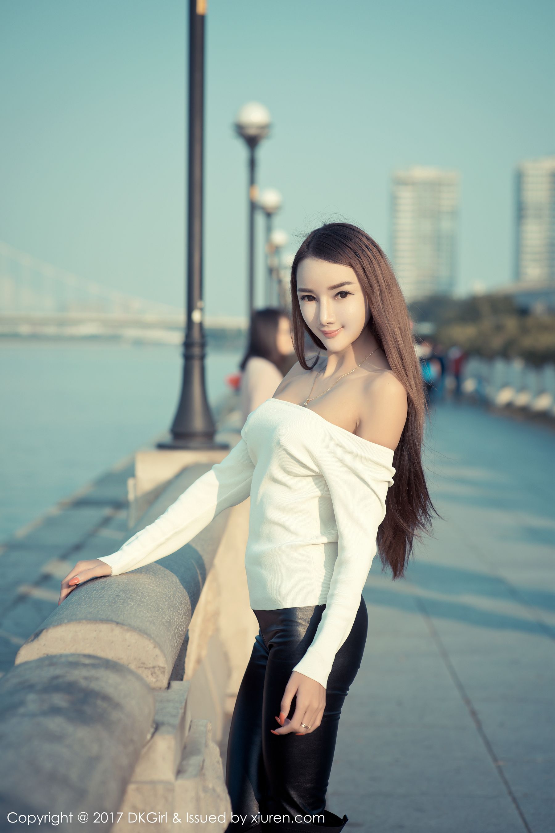 婕西儿jessie《浴室比基尼，外景露出和新春主题》 [御女郎DKGirl] VOL.010