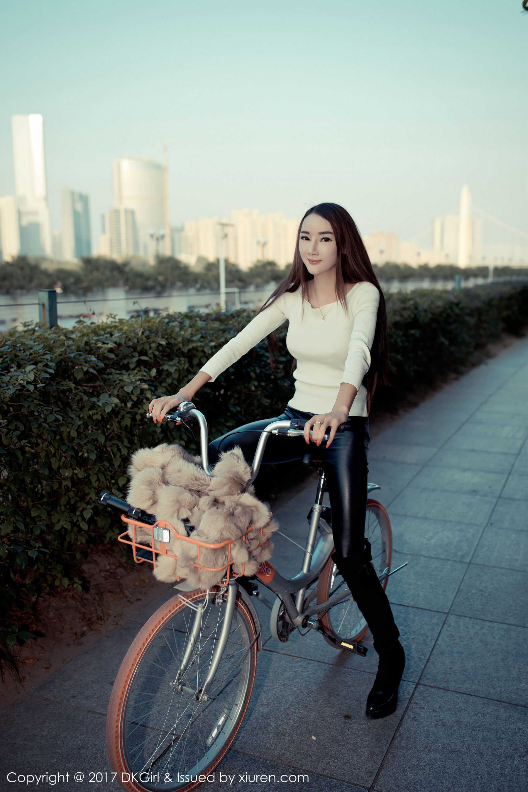 婕西儿jessie《浴室比基尼，外景露出和新春主题》 [御女郎DKGirl] VOL.010