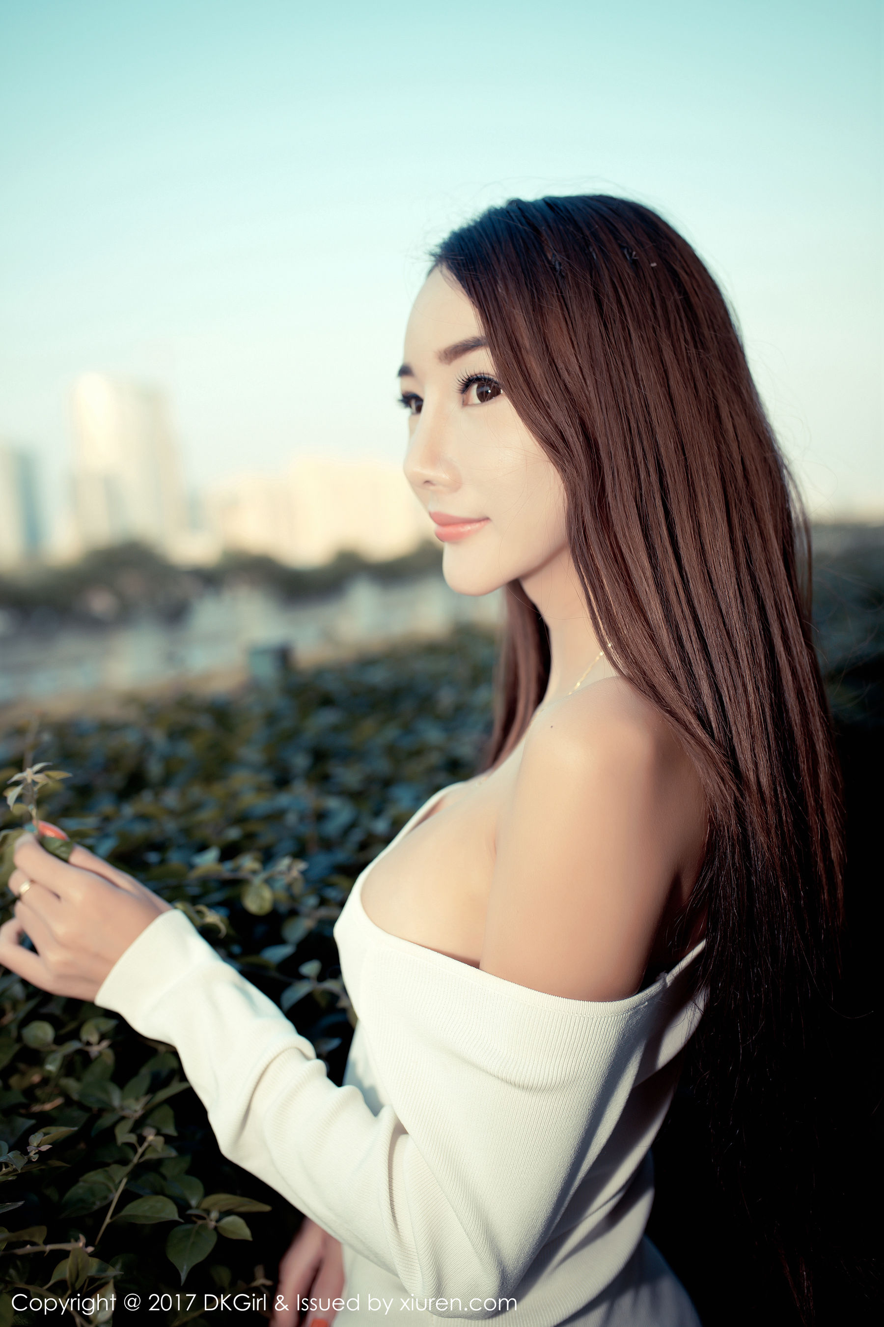 婕西儿jessie《浴室比基尼，外景露出和新春主题》 [御女郎DKGirl] VOL.010