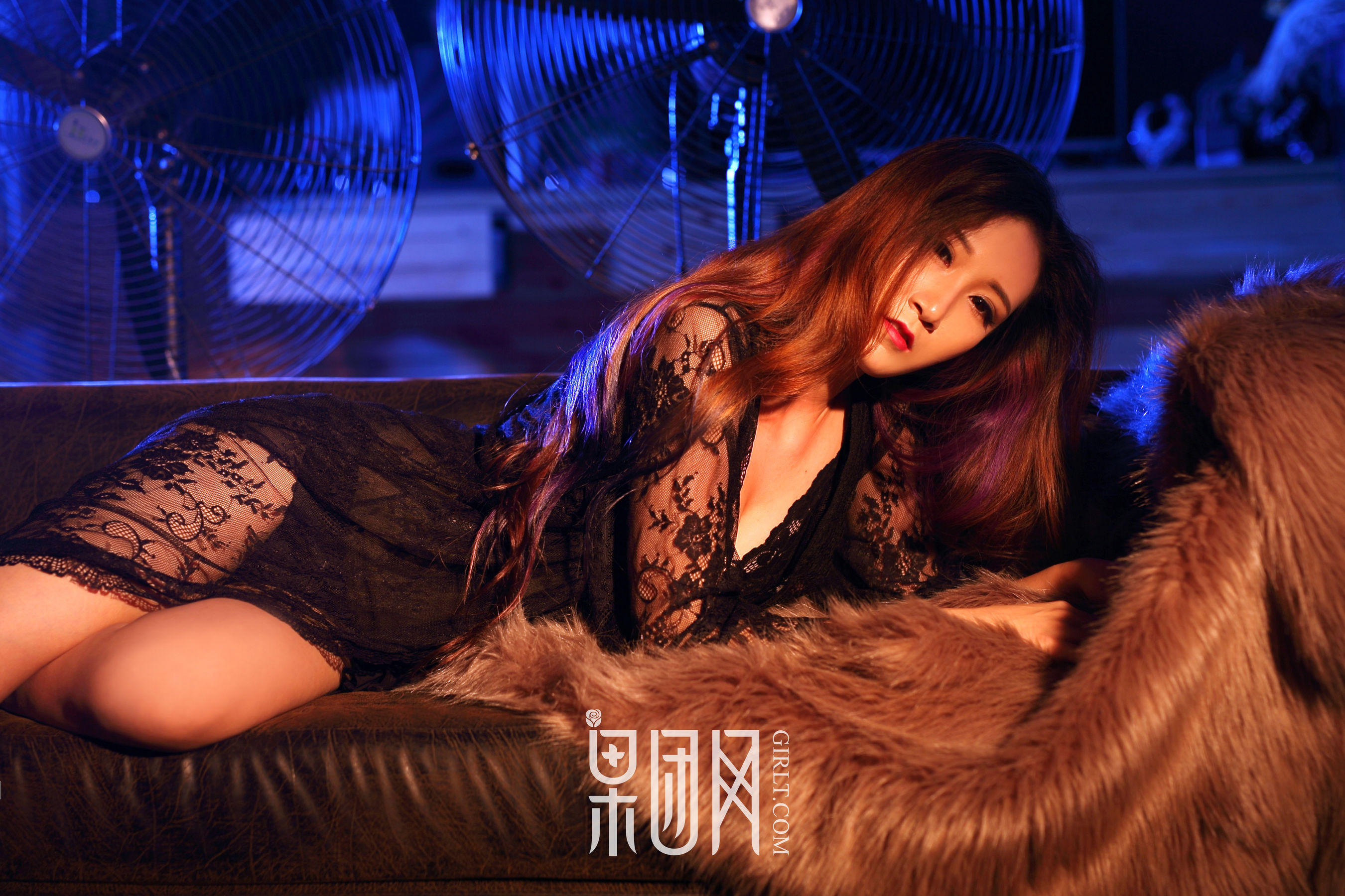 Miss琪《小蛮腰 护士服翘臀半裸》 [果团网Girlt] No.007