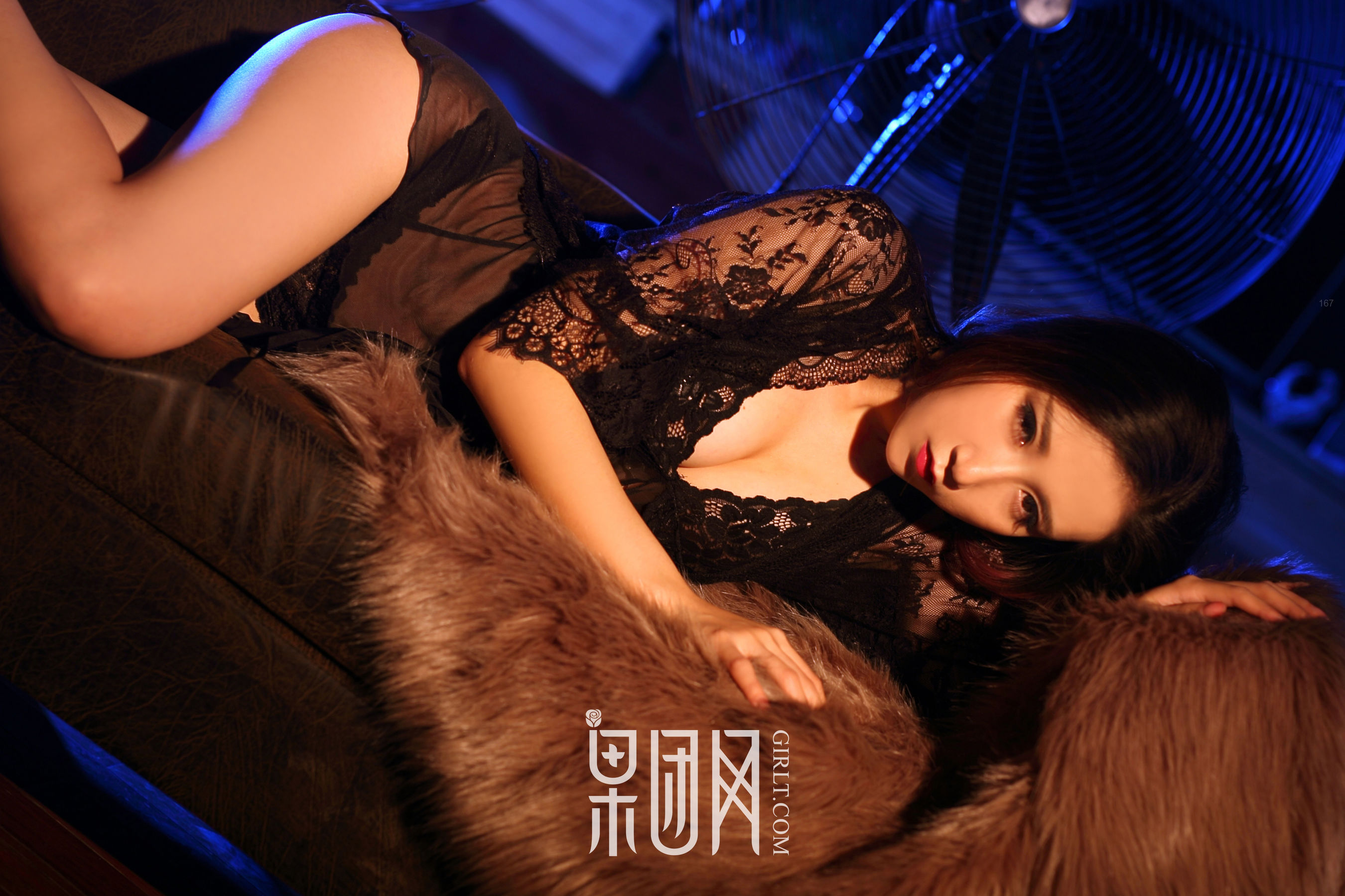 Miss琪《小蛮腰 护士服翘臀半裸》 [果团网Girlt] No.007