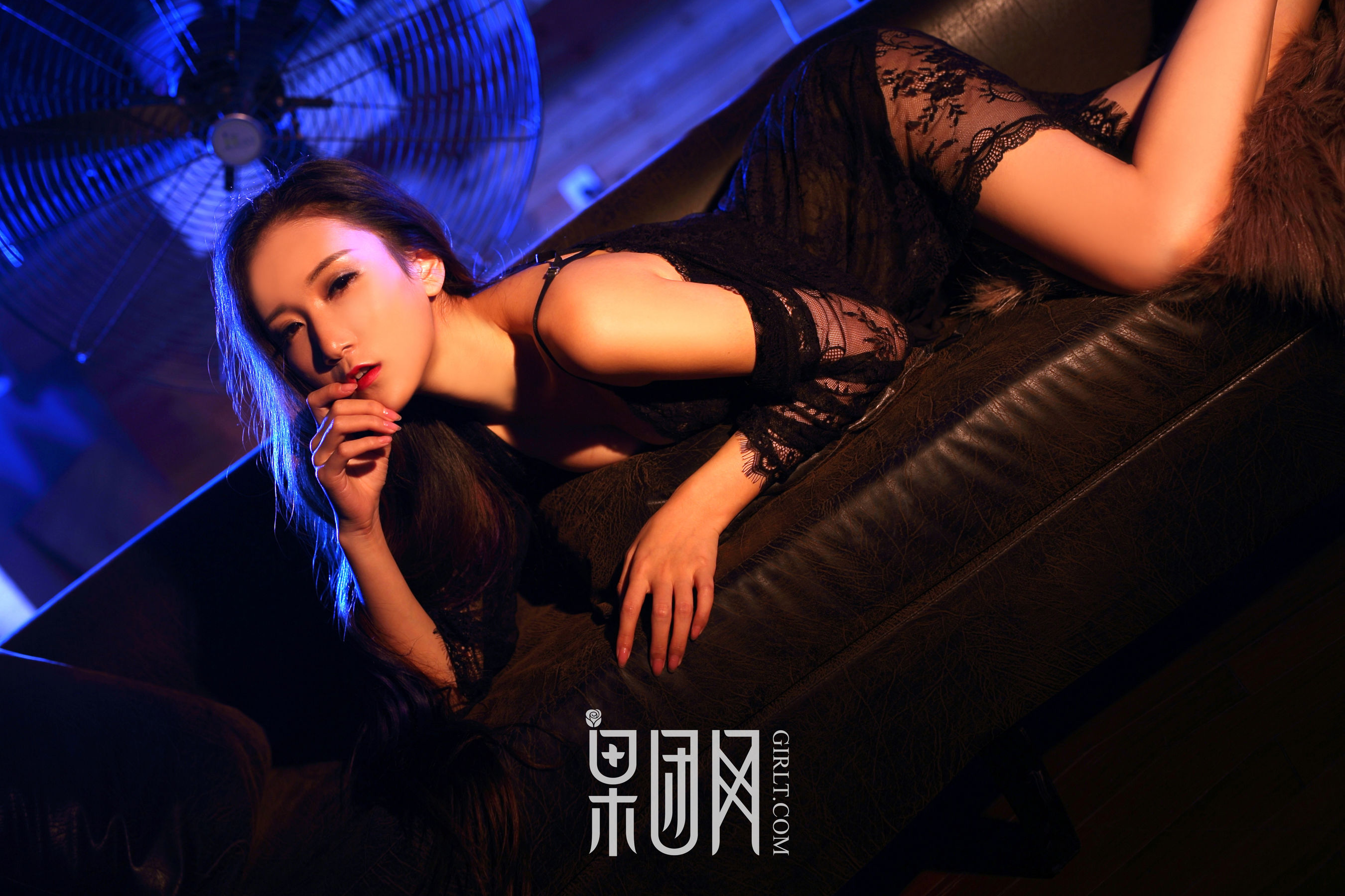 Miss琪《小蛮腰 护士服翘臀半裸》 [果团网Girlt] No.007