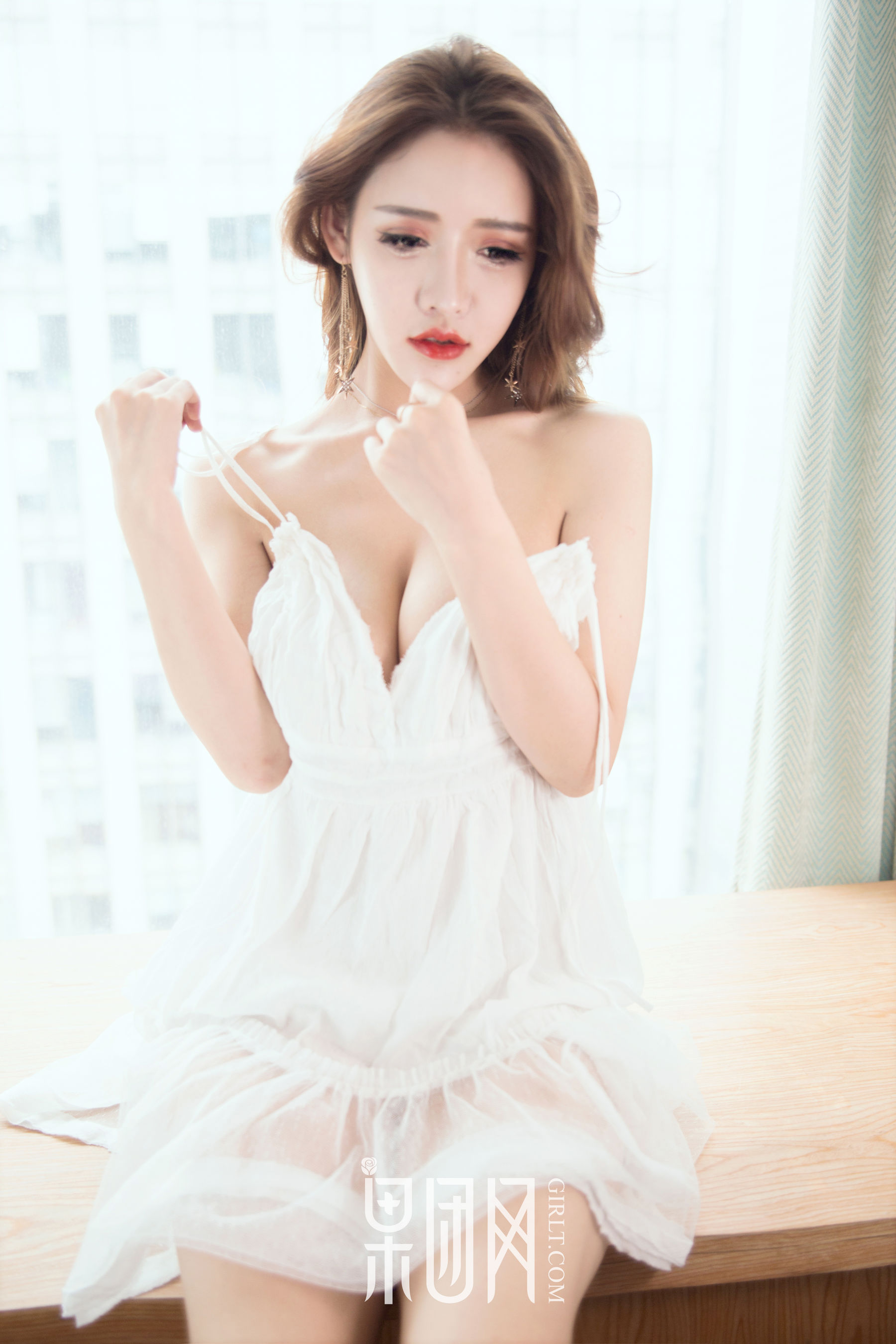 Lunana-lee《爆乳萝莉 尺度全开阳台大玩露出》 [果团网Girlt] No.011
