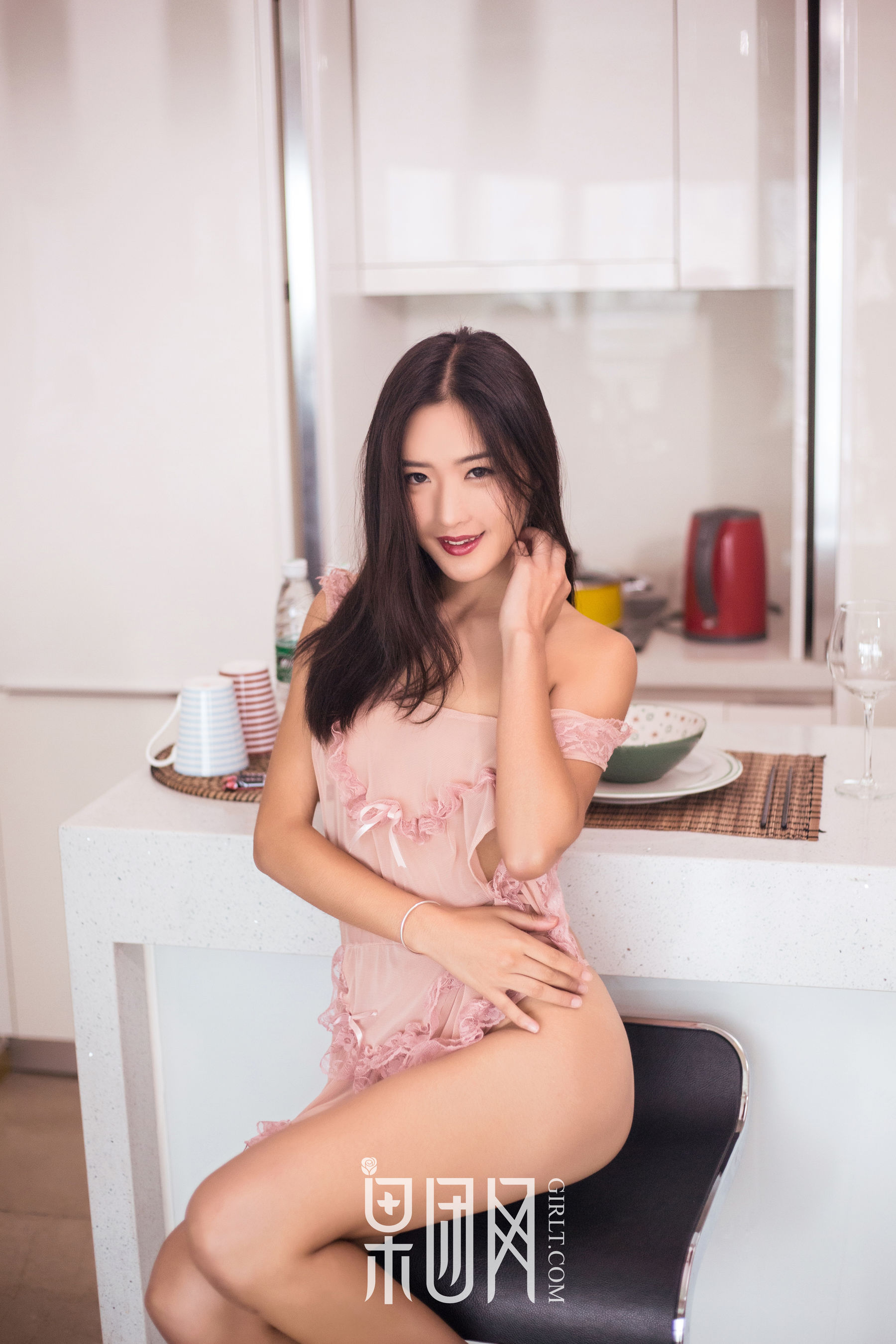 周琰琳LIN《清纯粉裙高开叉》 [果团网Girlt] No.013